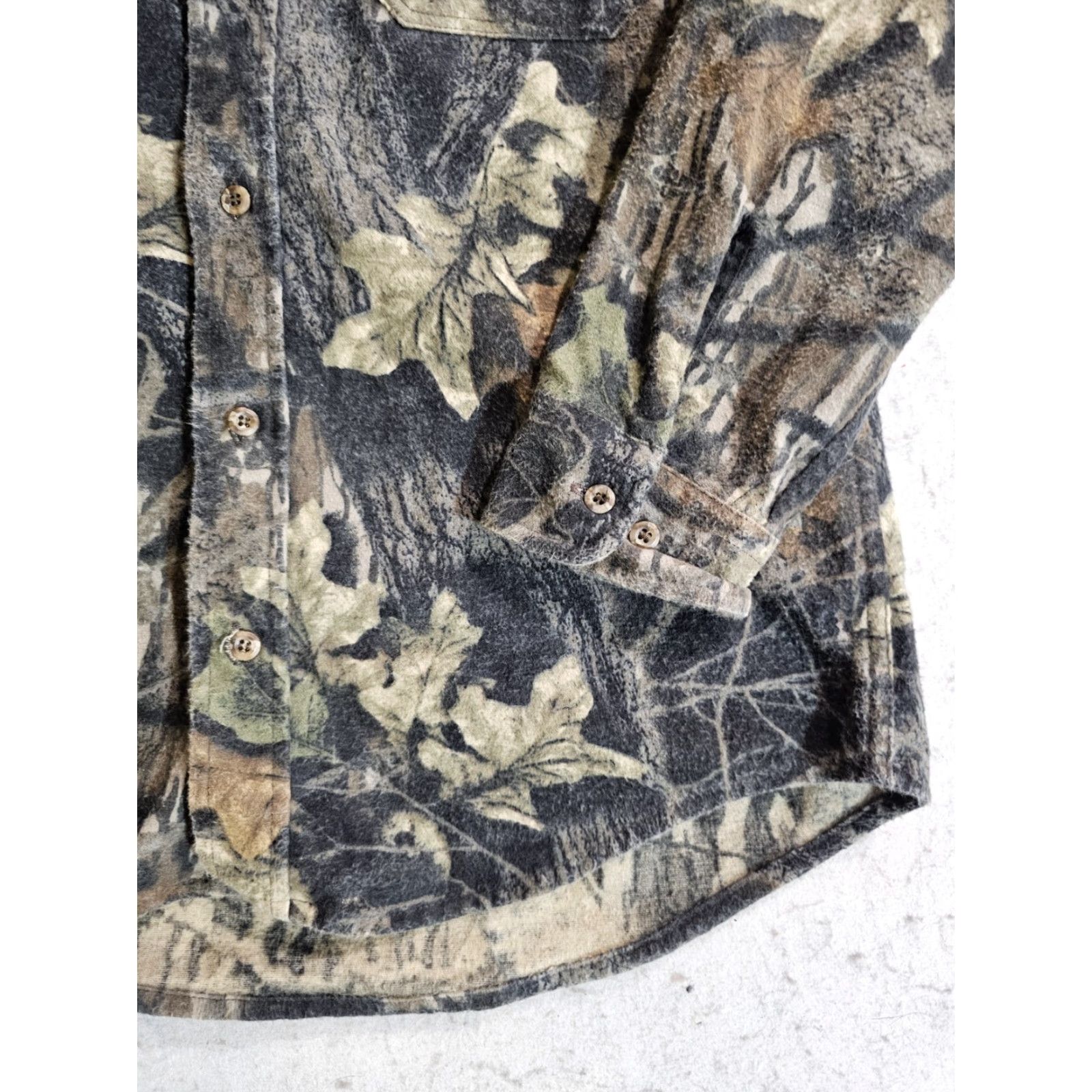 Vintage VINTAGE Woolrich Chamois Camo Button-Up Shirt 100% Cotton Advantage Sz Med Increase visibility by Language Size US M / EU 48-50 / 2 - 6 Thumbnail