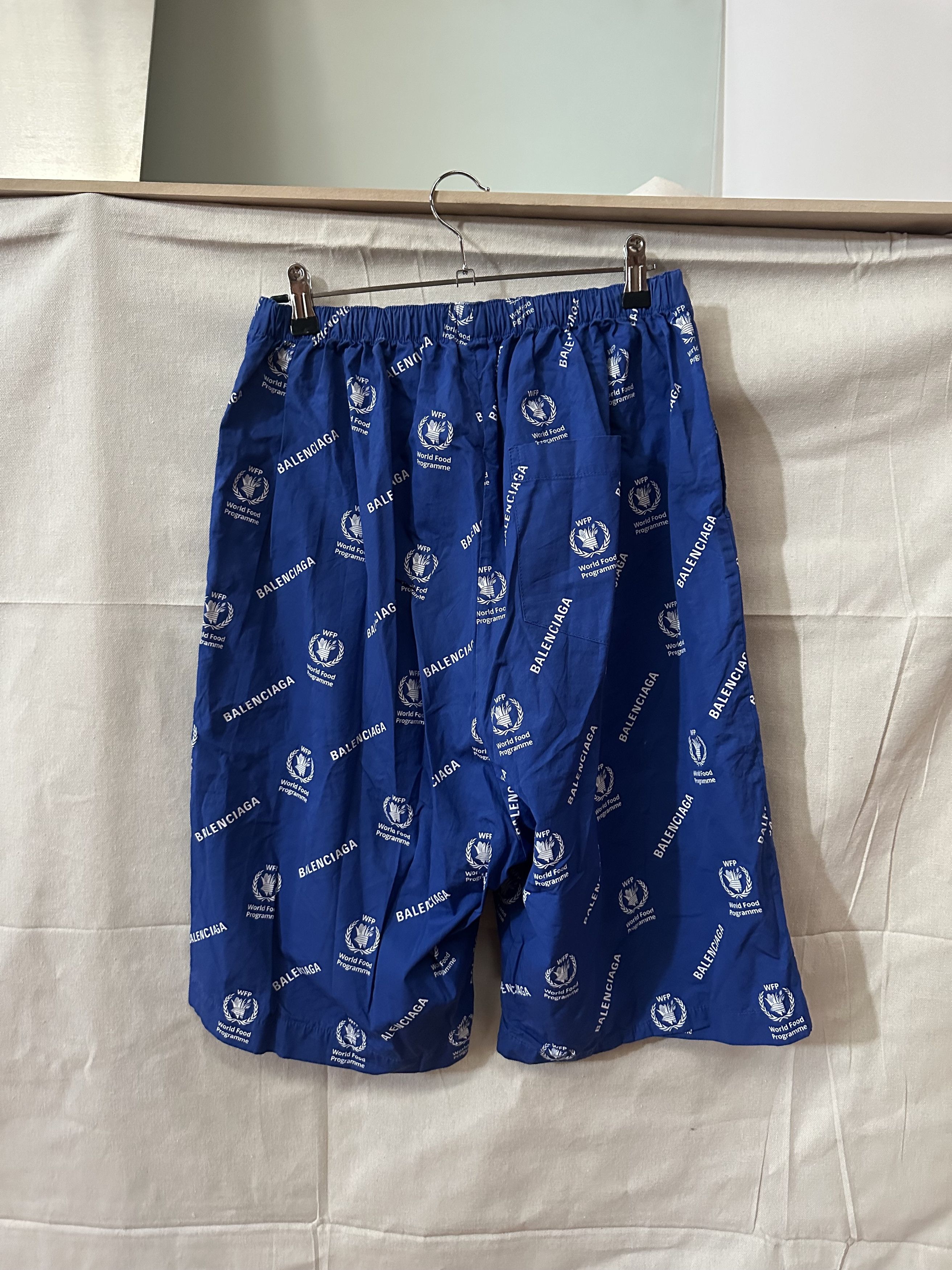 Balenciaga orld Food Programme Oversized Logo-print Cotton Shorts Size US 30 / EU 46 - 3 Thumbnail