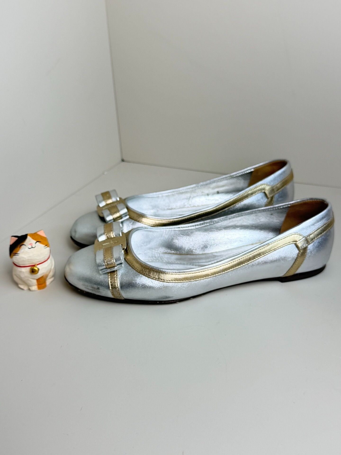 Salvatore Ferragamo Salvatore Ferragamo Silver Lowtop Sneakers us_6 Women Size US 6 / IT 36 - 1 Thumbnail
