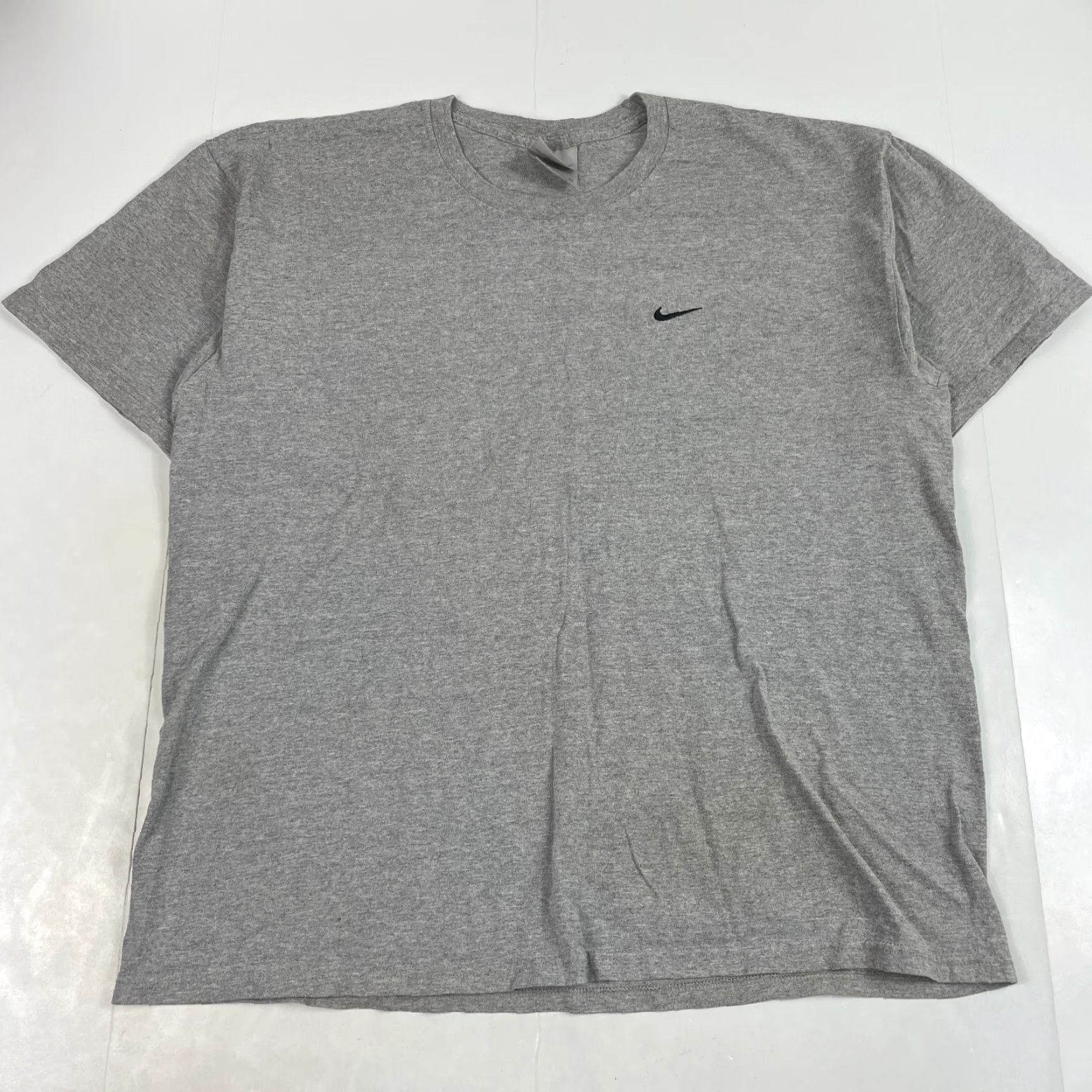 Nike VINTAGE Nike Shirt Mens Large Gray Swoosh Short Sleeve Crew Neck Streetwear Y2K Size US L / EU 52-54 / 3 - 2 Thumbnail