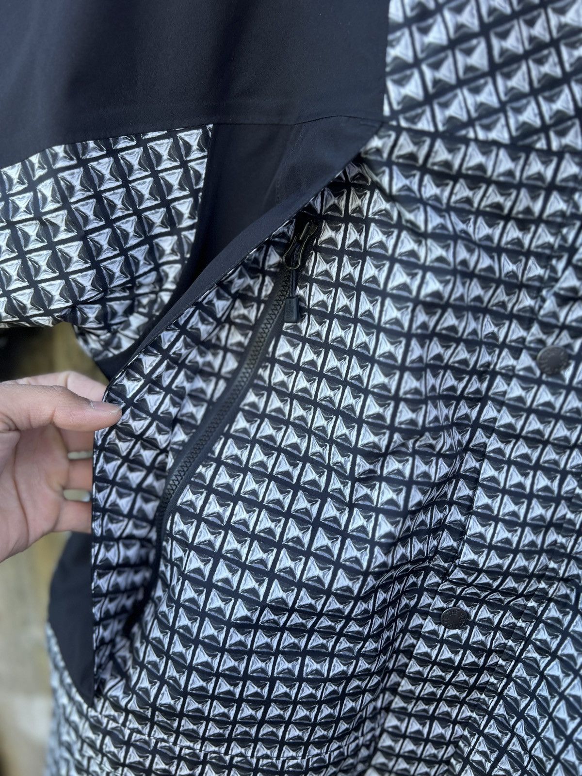 Supreme × The North Face Supreme X The North Face Studded Mountain Light Jacket NWT Size US L / EU 52-54 / 3 - 5 Thumbnail