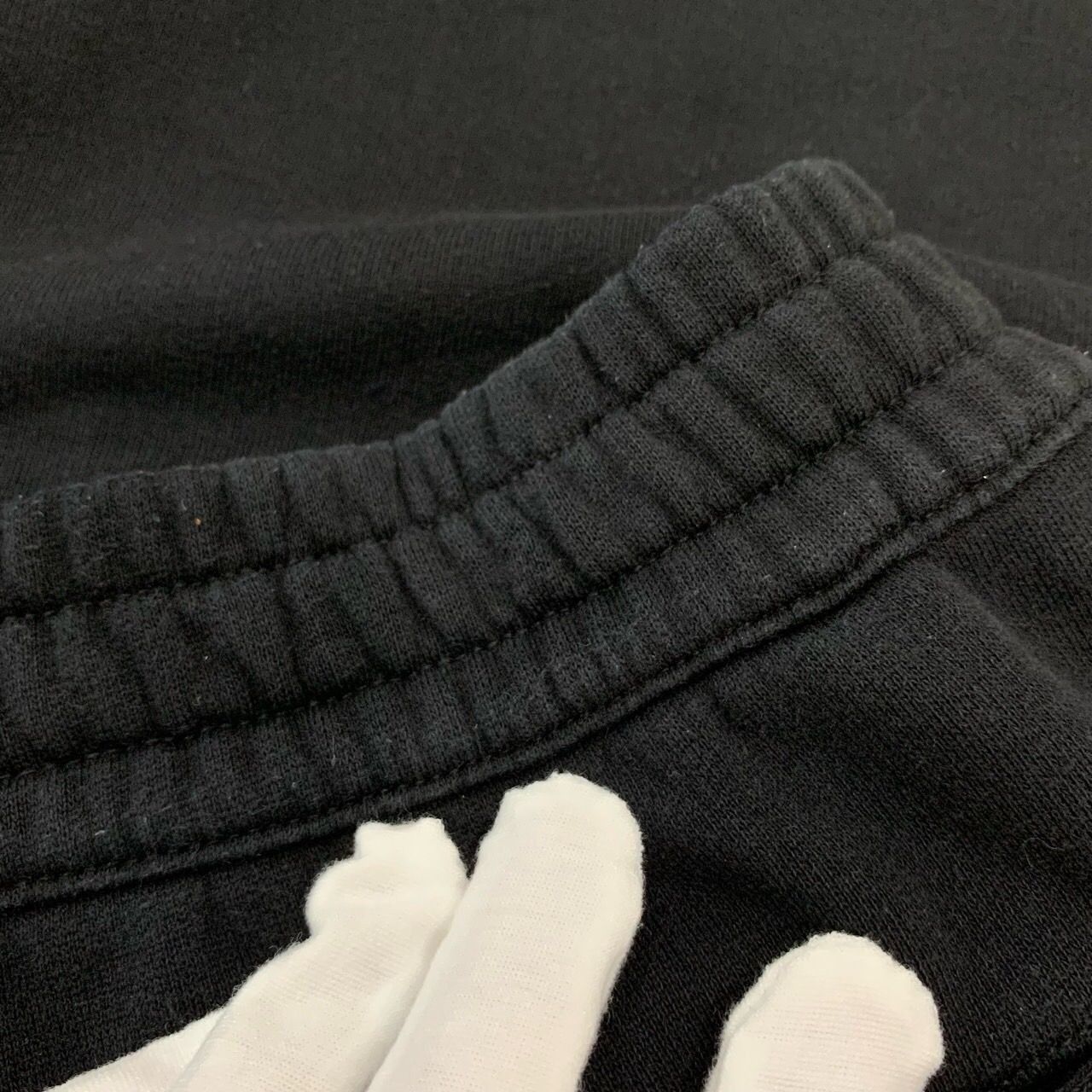 Burberry Burberry Embroidered Badge Black Elastic Waist Shorts (Size Size 32" / US 10 / IT 46 - 4 Thumbnail