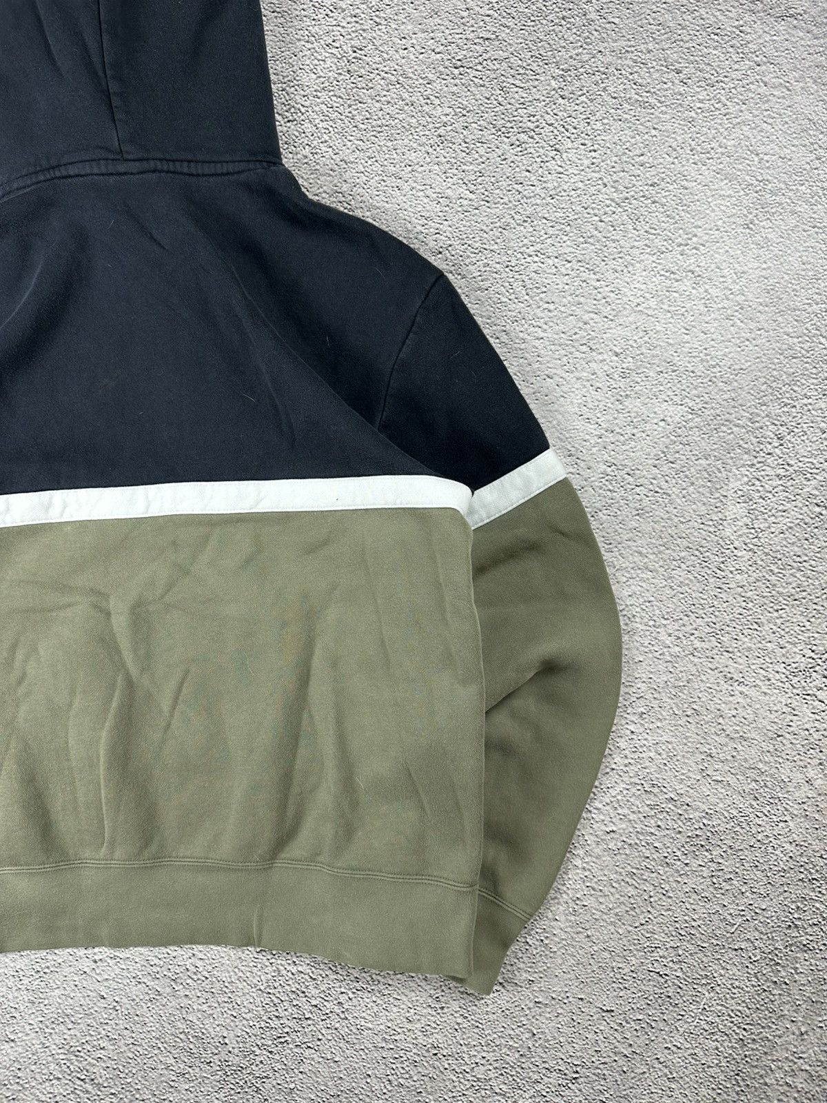 Nike Vintage Nike Hoodie Faded Y2K Sportwear Style Size L Size US L / EU 52-54 / 3 - 7 Thumbnail