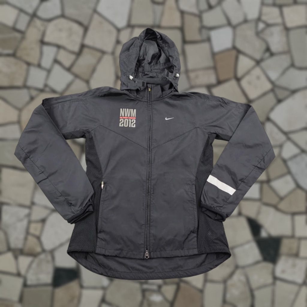 Nike VINTAGE Nike Jacket Womens Small Black NWM 2012 Marathon Running Vapor Windbreaker Coat Size S / US 4 / IT 40 - 1 Thumbnail