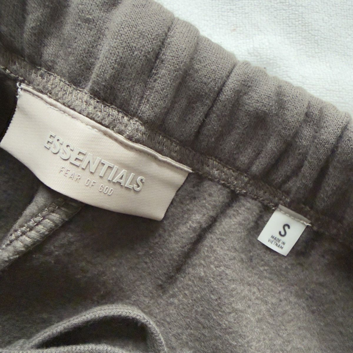 Essentials FEAR OF GOD ESSENTIAL OFFBLACK SWEATSHORT Size US 30 / EU 46 - 4 Thumbnail