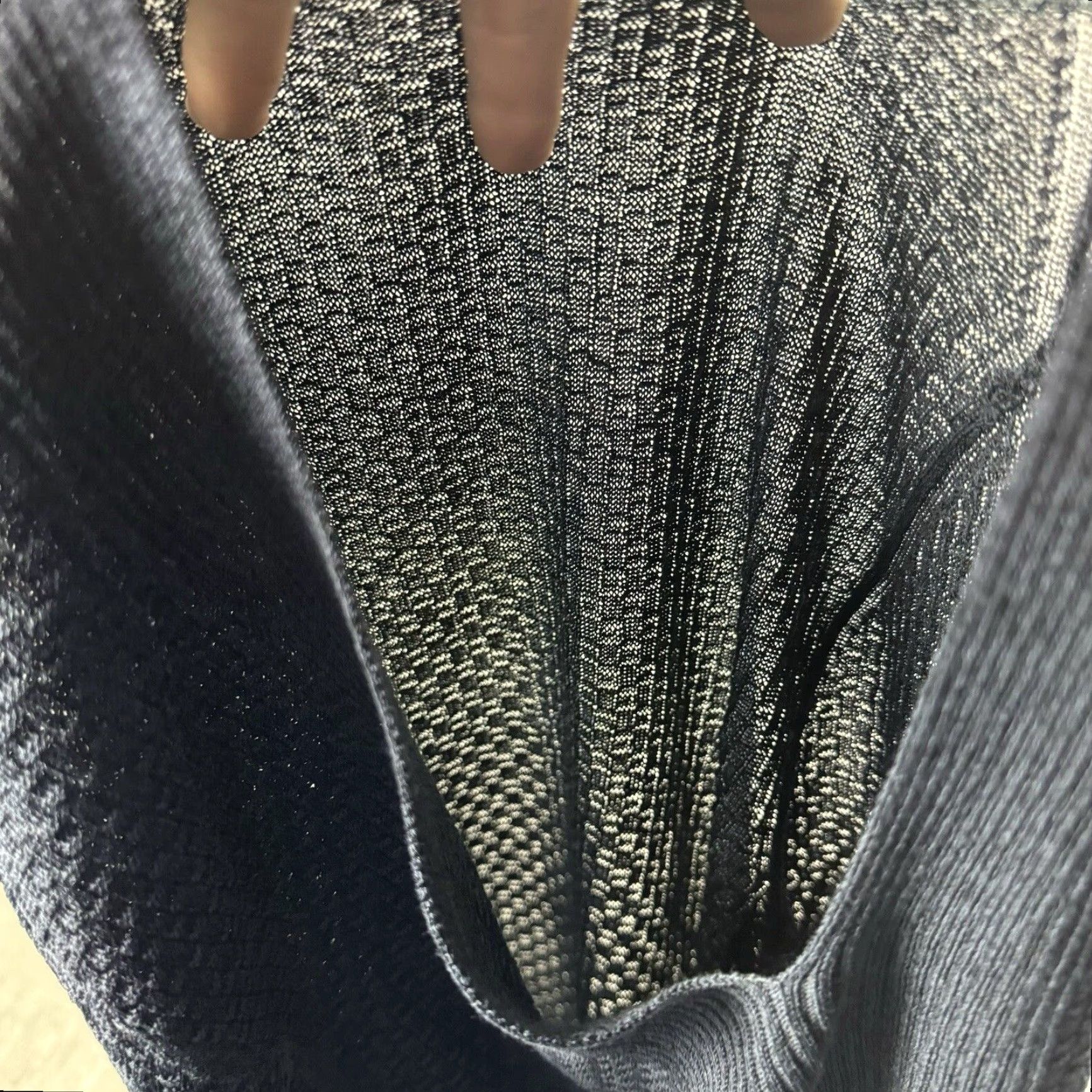 Armani Exchange ARMANI EXCHANGE Lightweight V-Neck Pullover Sweater Men XS Blue Cotton Blend Viscose Stretch Modern Size US XS / EU 42 / 0 - 7 Thumbnail