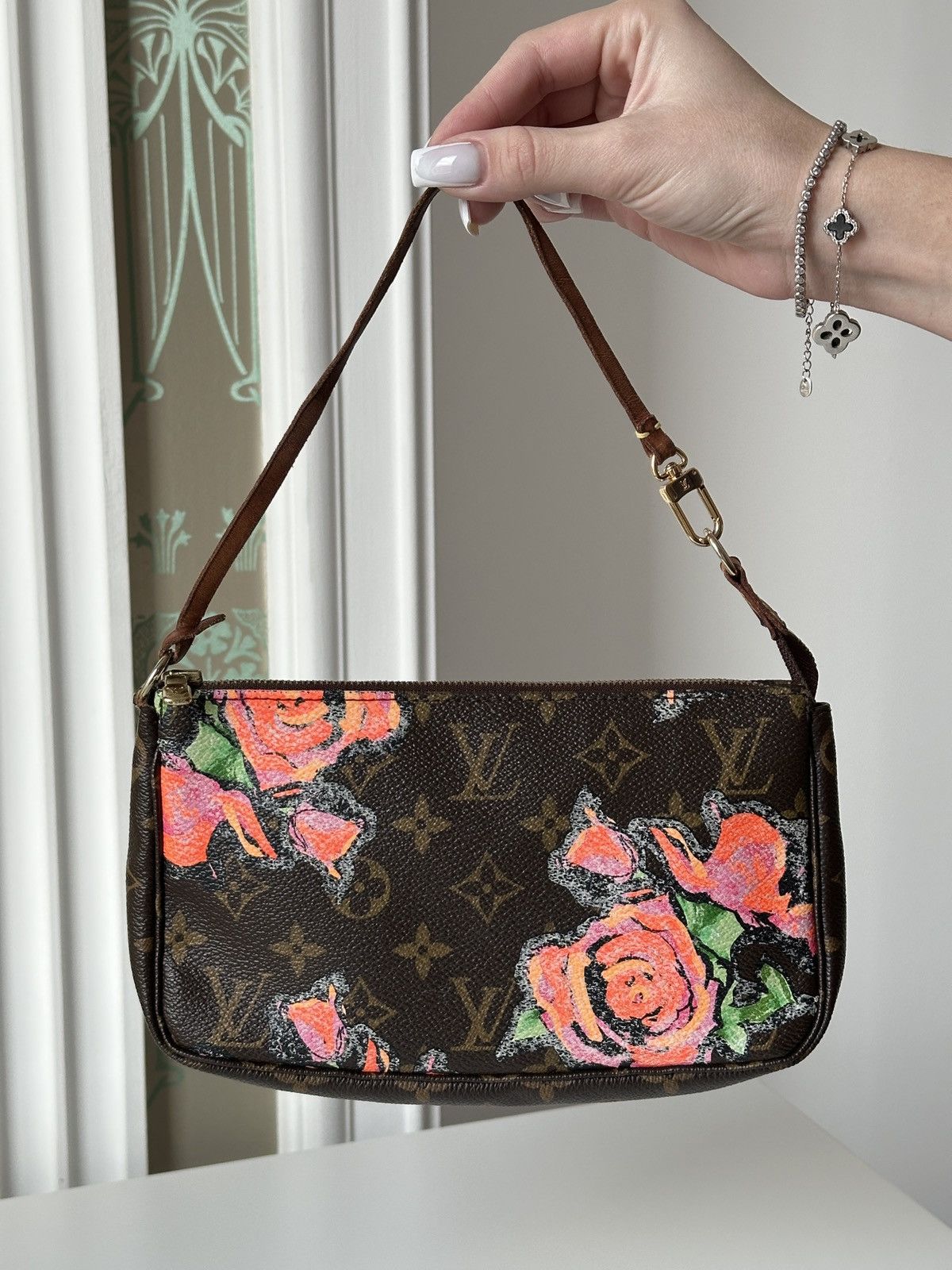 Louis Vuitton LOUIS VUITTON Pochette Bag Accessories Stephen Sprouse Roses Size ONE SIZE - 4 Thumbnail