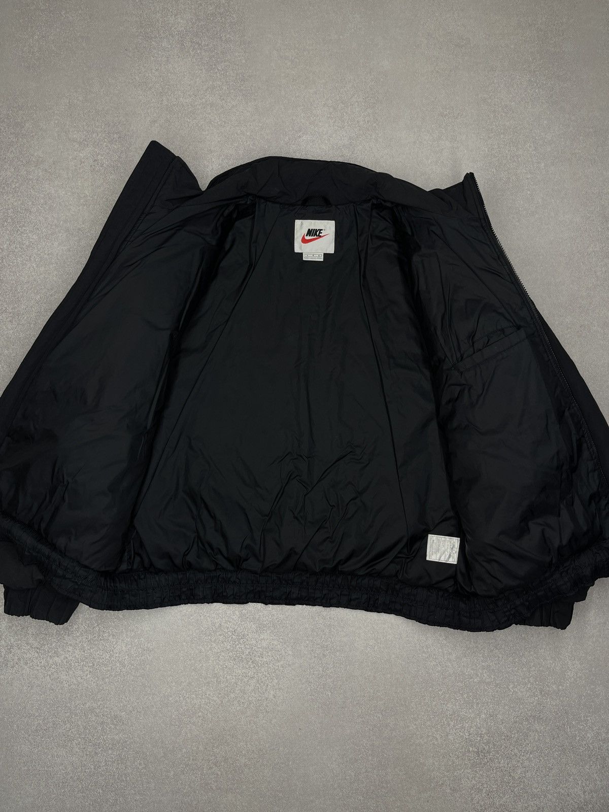 Nike Vintage Nike Puffer Jacket Black Double Logo Swoosh Y2K Size US L / EU 52-54 / 3 - 8 Thumbnail