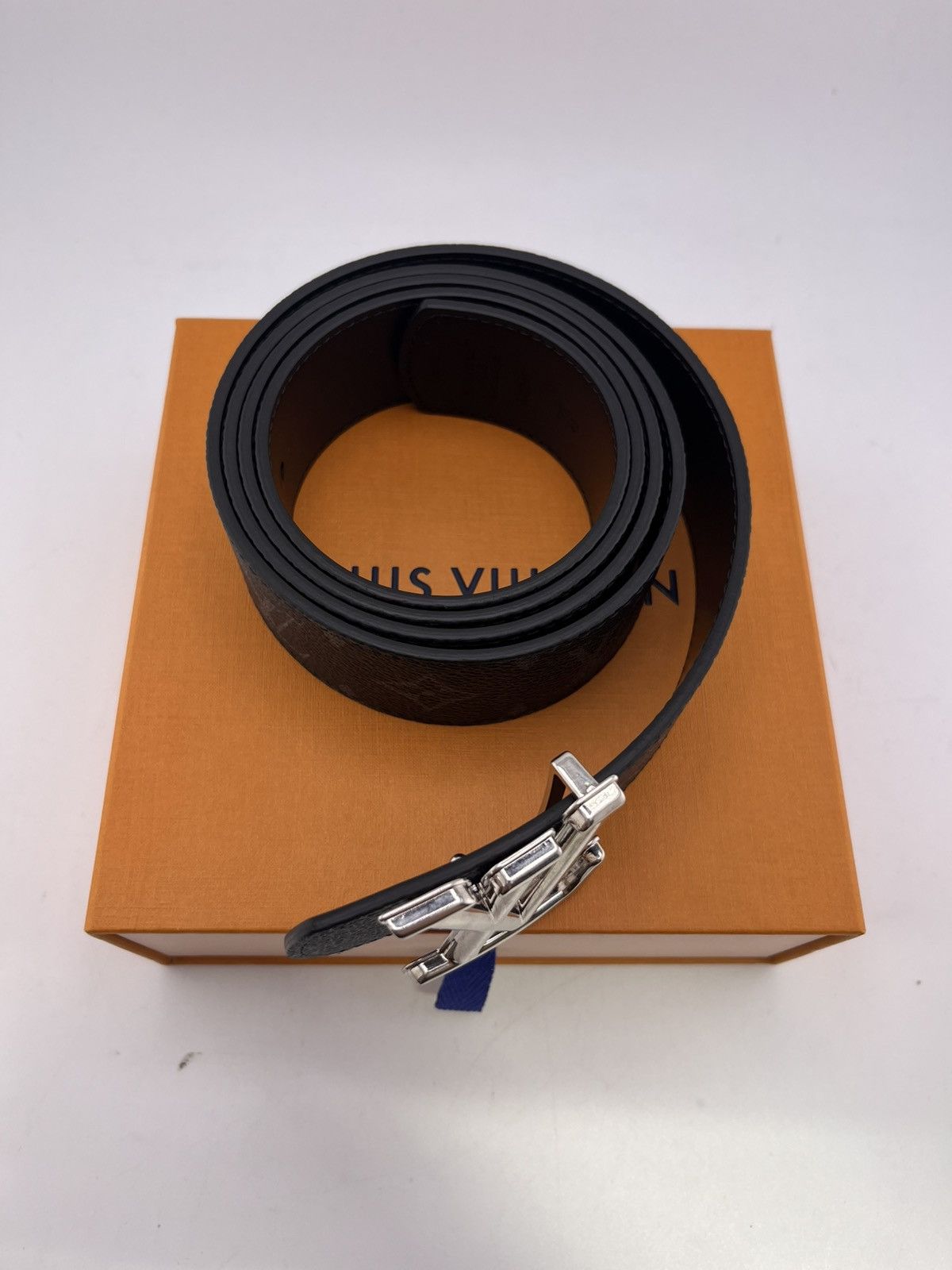 Louis Vuitton VERY CLEAN LOUIS VUITTON DIMENSION 40MM REVERSIBLE BELT Size 46 - 4 Thumbnail