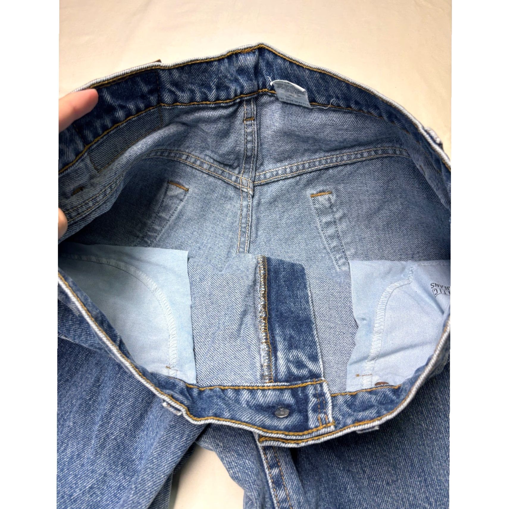 Levi's VINTAGE Levi's 550 Relaxed Fit Jeans Blue Denim W34 L30 Distressed Raw Hem Jeans Men 34 550 Distressed Raw Hem 90s Vintage Levis 600 Series Size US 34 / EU 50 - 4 Thumbnail