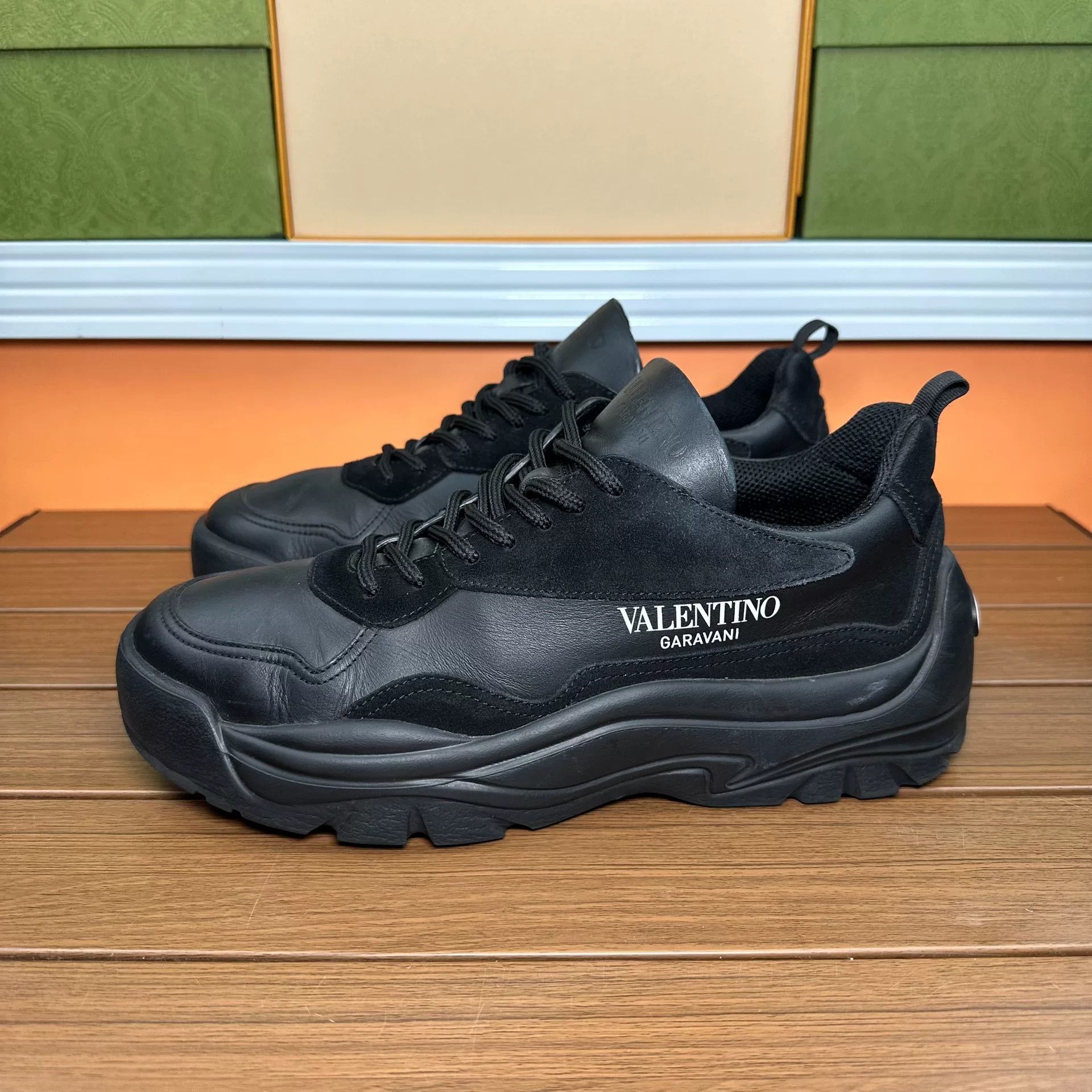 Valentino Valentino Casual Black Lowtop Sneakers 7 Men Size US 7 / EU 40 - 1 Thumbnail