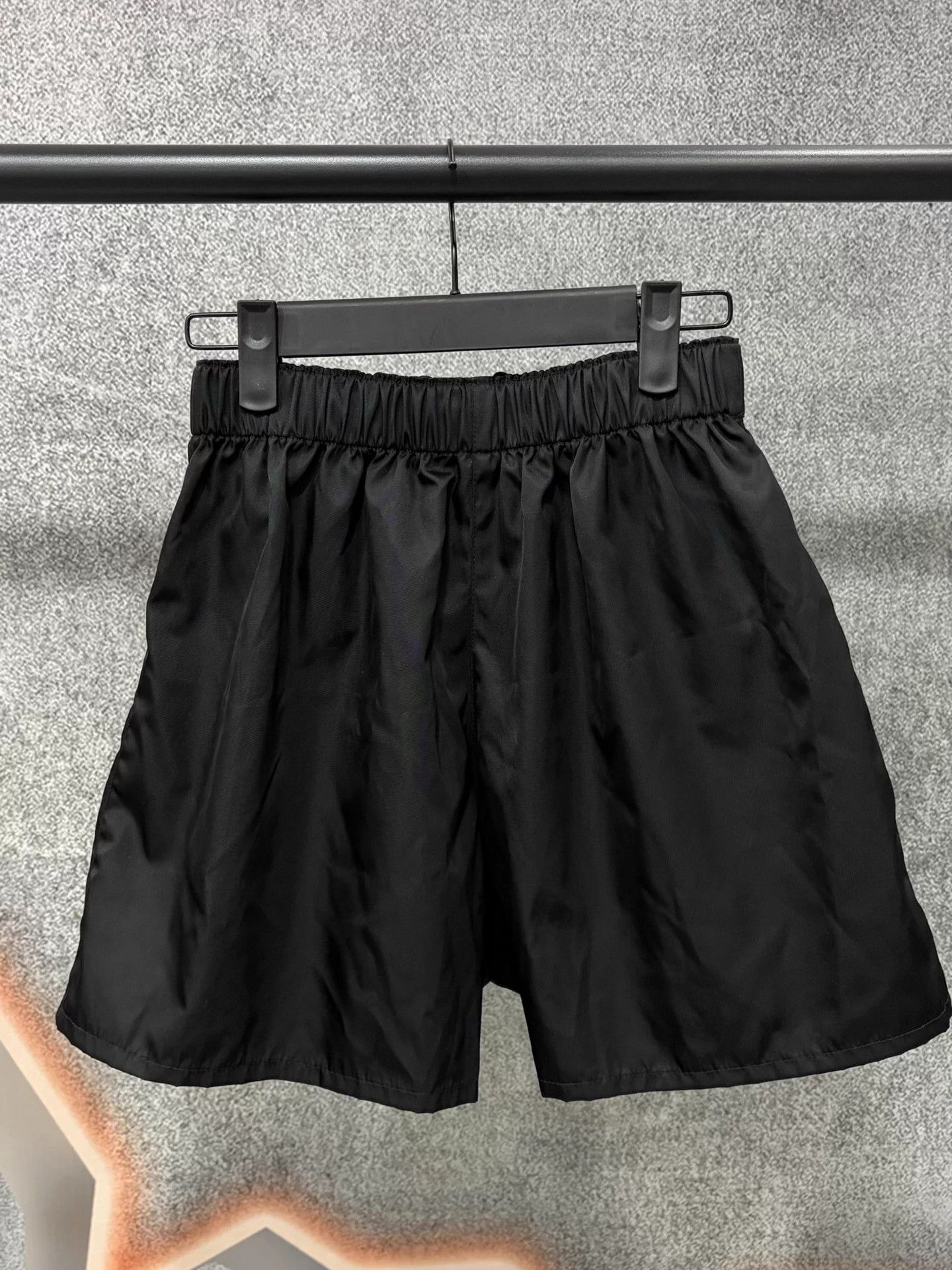 Prada Prada Metal Triangle Logo Shorts 38 Size 26" / US 2 / IT 38 - 2 Thumbnail