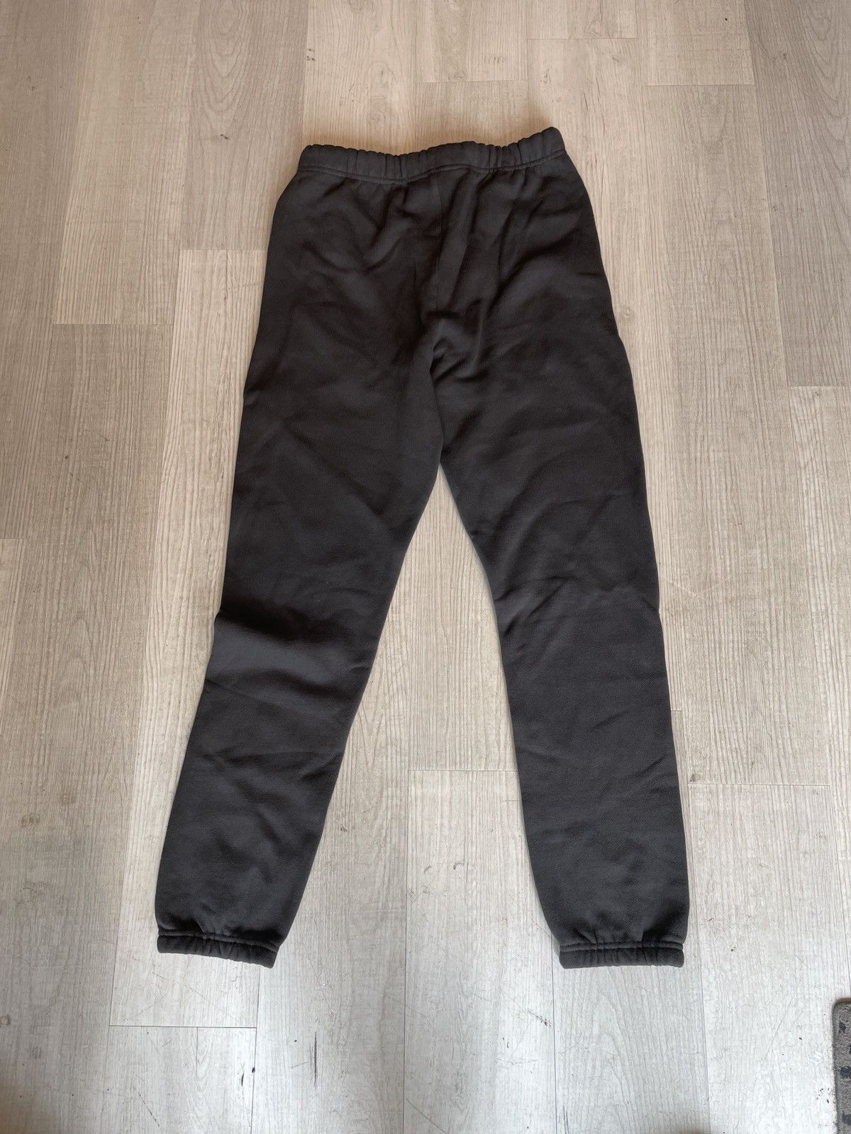Essentials × Fear of God Fear of God Essentials Iron Sweat Pants XS Size US 28 / EU 44 - 2 Thumbnail