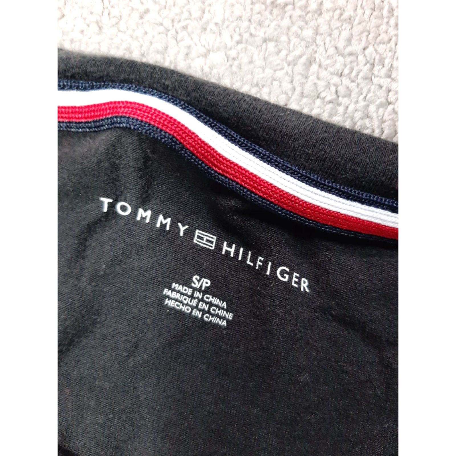 Tommy Hilfiger Tommy Hilfiger Womens Small S Black Spell out Top Shirt Shirt T-Shirt Casual All Seasons Womens S Black Spell out Top Shirt Size S / US 4 / IT 40 - 4 Thumbnail