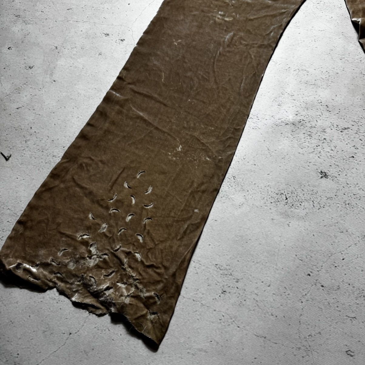 Roberto Cavalli vintage flared distressed class roberto cavalli velour pants Size 30" / US 8 / IT 44 - 18 Thumbnail
