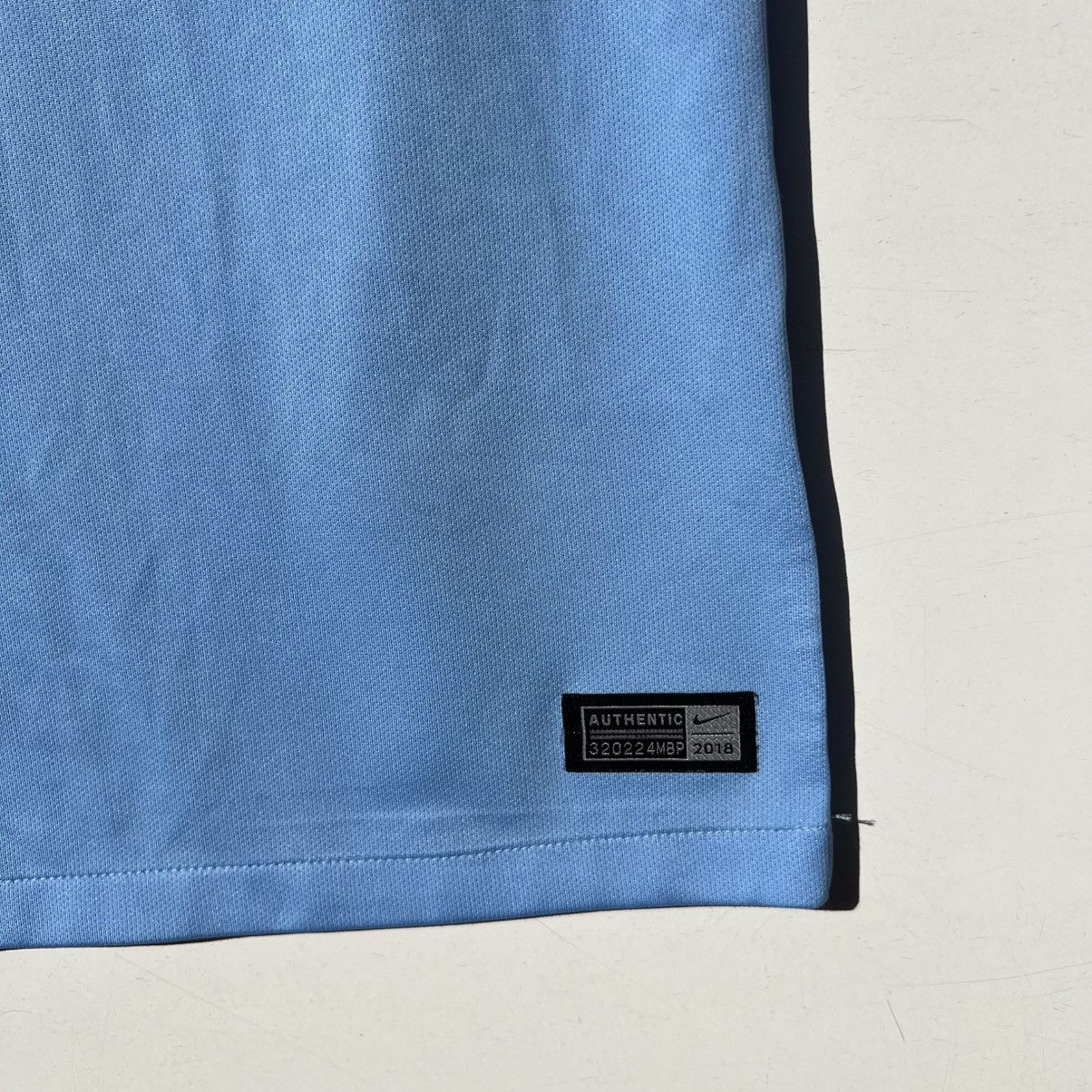 Nike MANCHESTER CITY 2018 2019 FOOTBALL SHIRT SOCCER JERSEY NIKE Size US S / EU 44-46 / 1 - 5 Thumbnail