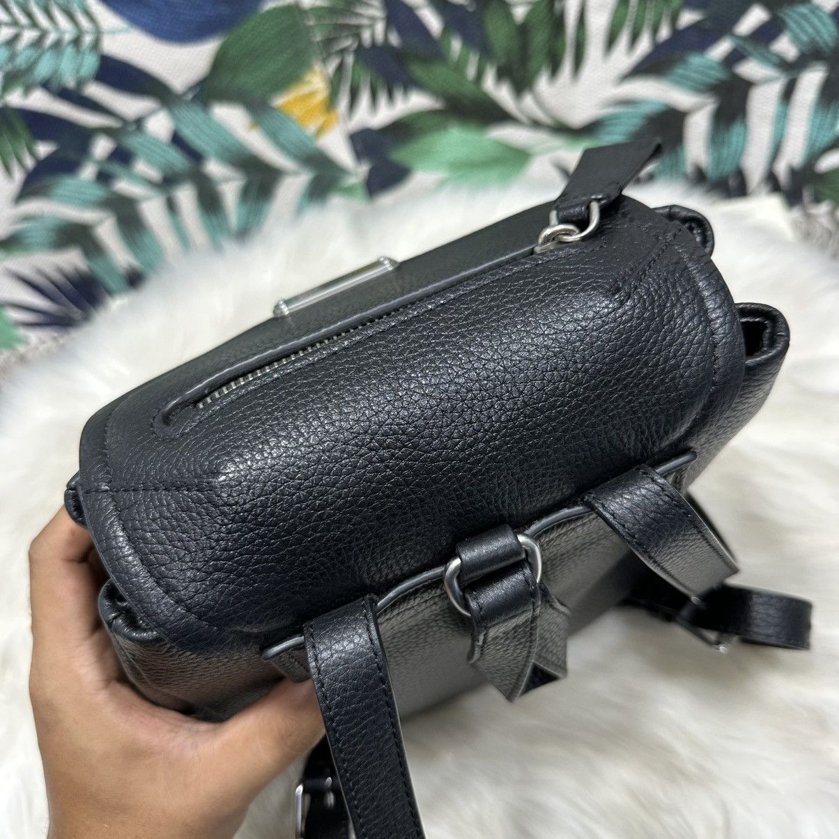 Marc by Marc Jacobs Authentic MARC BY MARC JACOBS Leather Backpack Size ONE SIZE - 9 Thumbnail