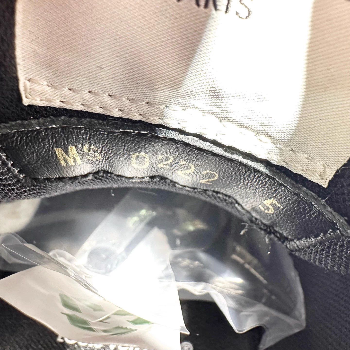 Louis Vuitton LV Black & White Velcro 5/39 Worn Once Size US 6 / EU 39 - 6 Thumbnail