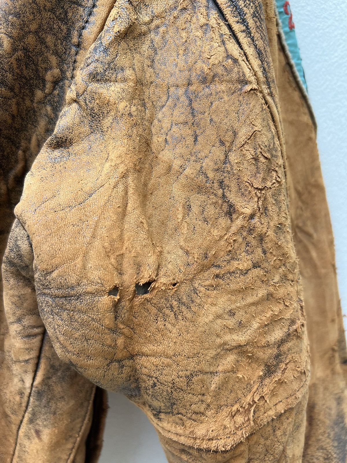 Leather Trashed 80s DEUX 2C Distressed A-2 Flight Leather Jacket Size US L / EU 52-54 / 3 - 19 Thumbnail