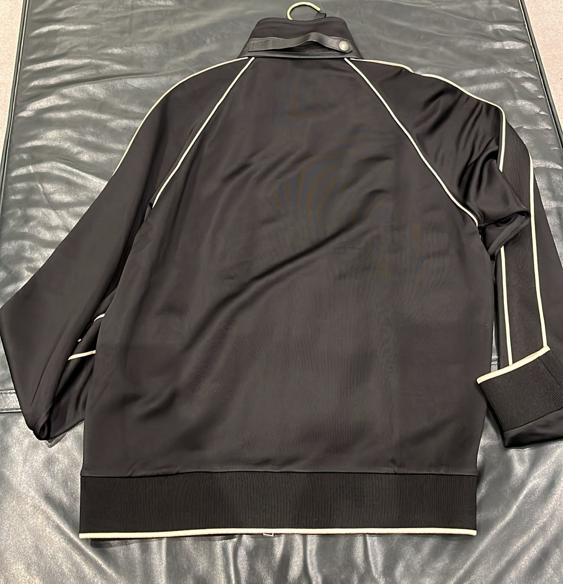 o1loc1c1225 JZL005 Cut & Sewn Jacket in Black