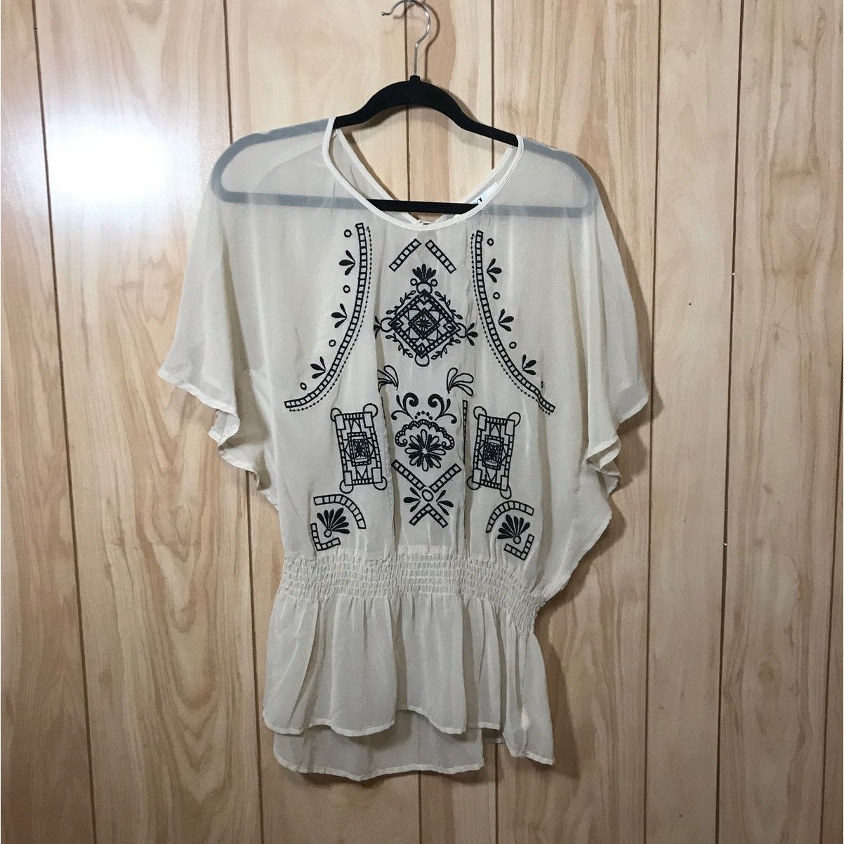 Forever 21 Forever 21 Embroidered Sheer Scoop Neck Wing Sleeve Top M Size M / US 6-8 / IT 42-44 - 1 Thumbnail