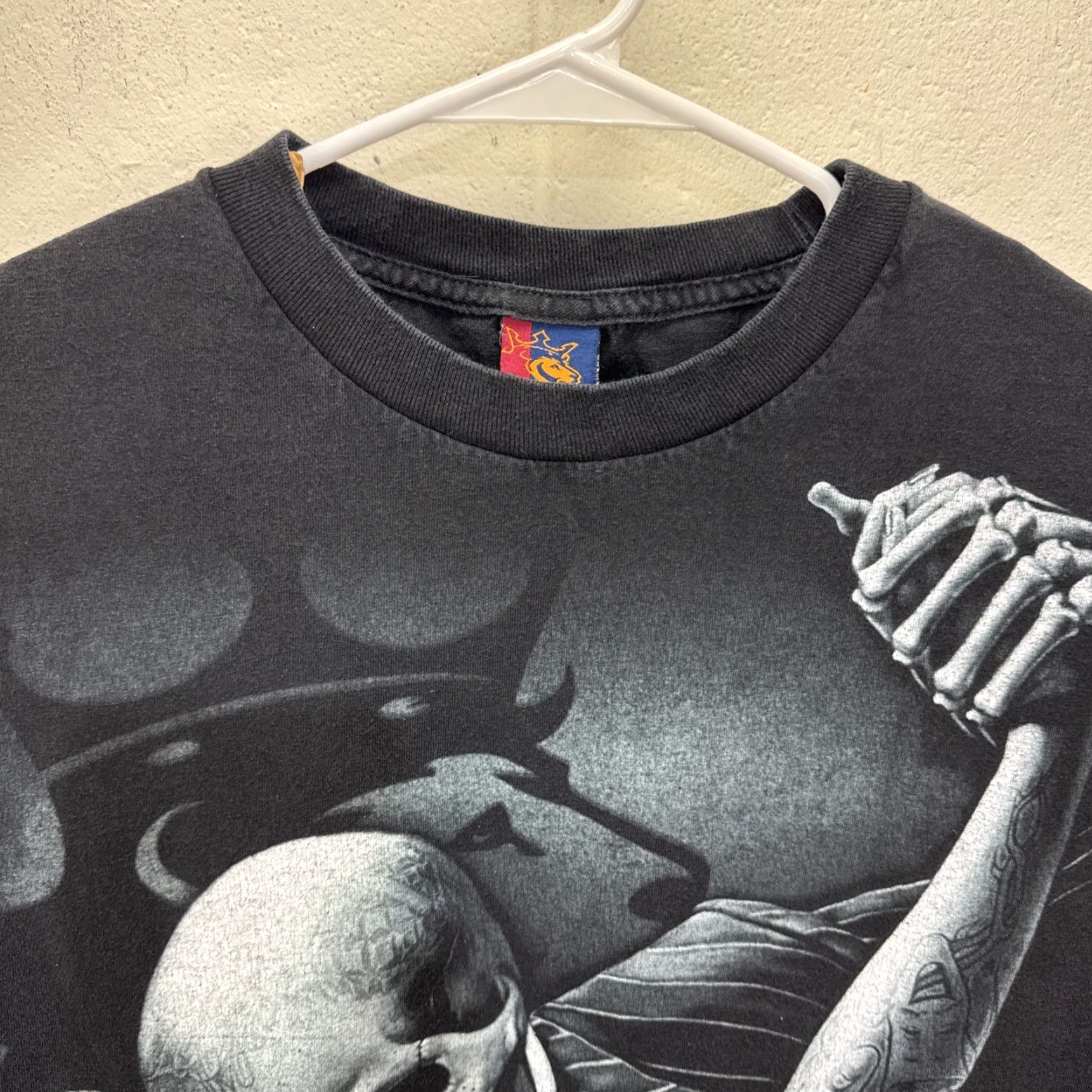 Vintage VINTAGE Ogabel Skeleton Dancing With Woman Black T-Shirt 2XL Men Cotton 2000s Y2K Punk Gothic Metal Size US XXL / EU 58 / 5 - 5 Thumbnail