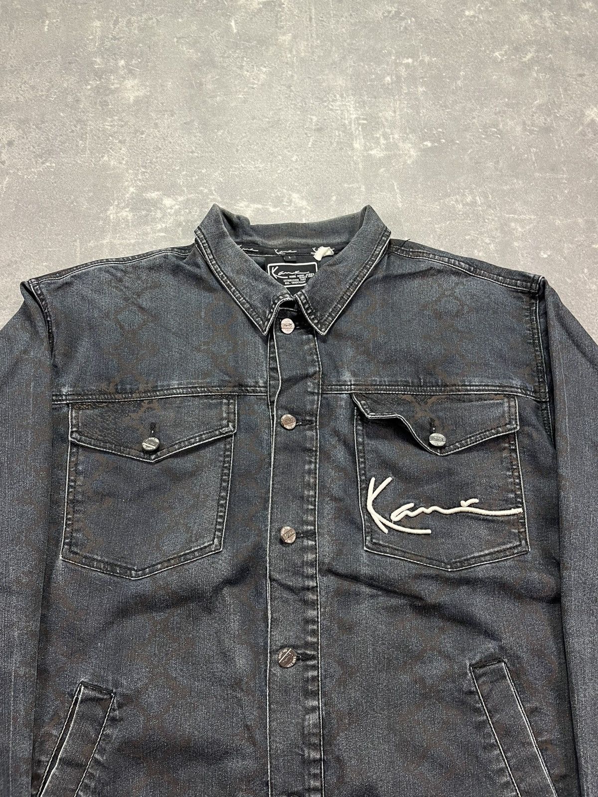 Karl Kani 2000s Karl Kani Snakeskin Big Logo Printed Denim Jacket L XL Size US L / EU 52-54 / 3 - 8 Thumbnail