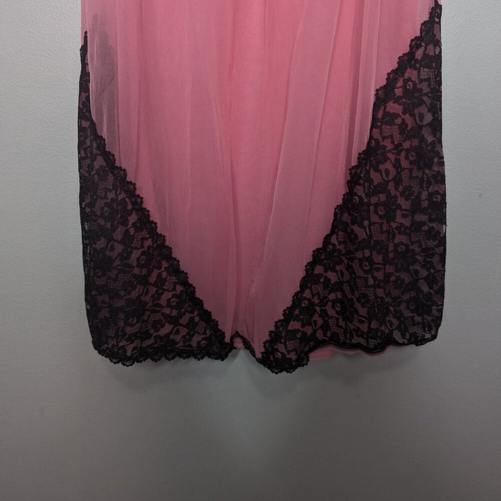 Vintage Vintage 60s Bright Pink Nightgown Black Lace Trim Sleeveless Size M / US 6-8 / IT 42-44 - 5 Thumbnail