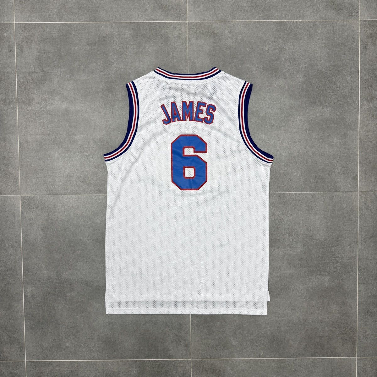 Vintage Vintage Champion Space Jam Tune Squad #6 James 90s Jersey Size US XL / EU 56 / 4 - 8 Thumbnail