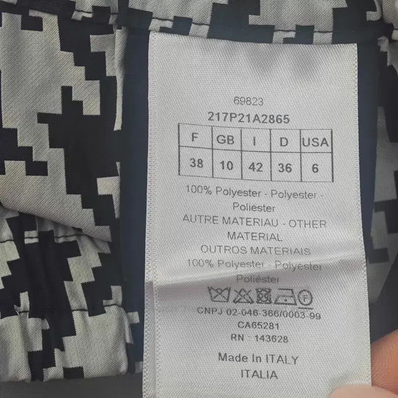 Dior Dior Black and white large logo elastic waist nylon shorts Size 25" / US 0 / IT 36 - 6 Thumbnail