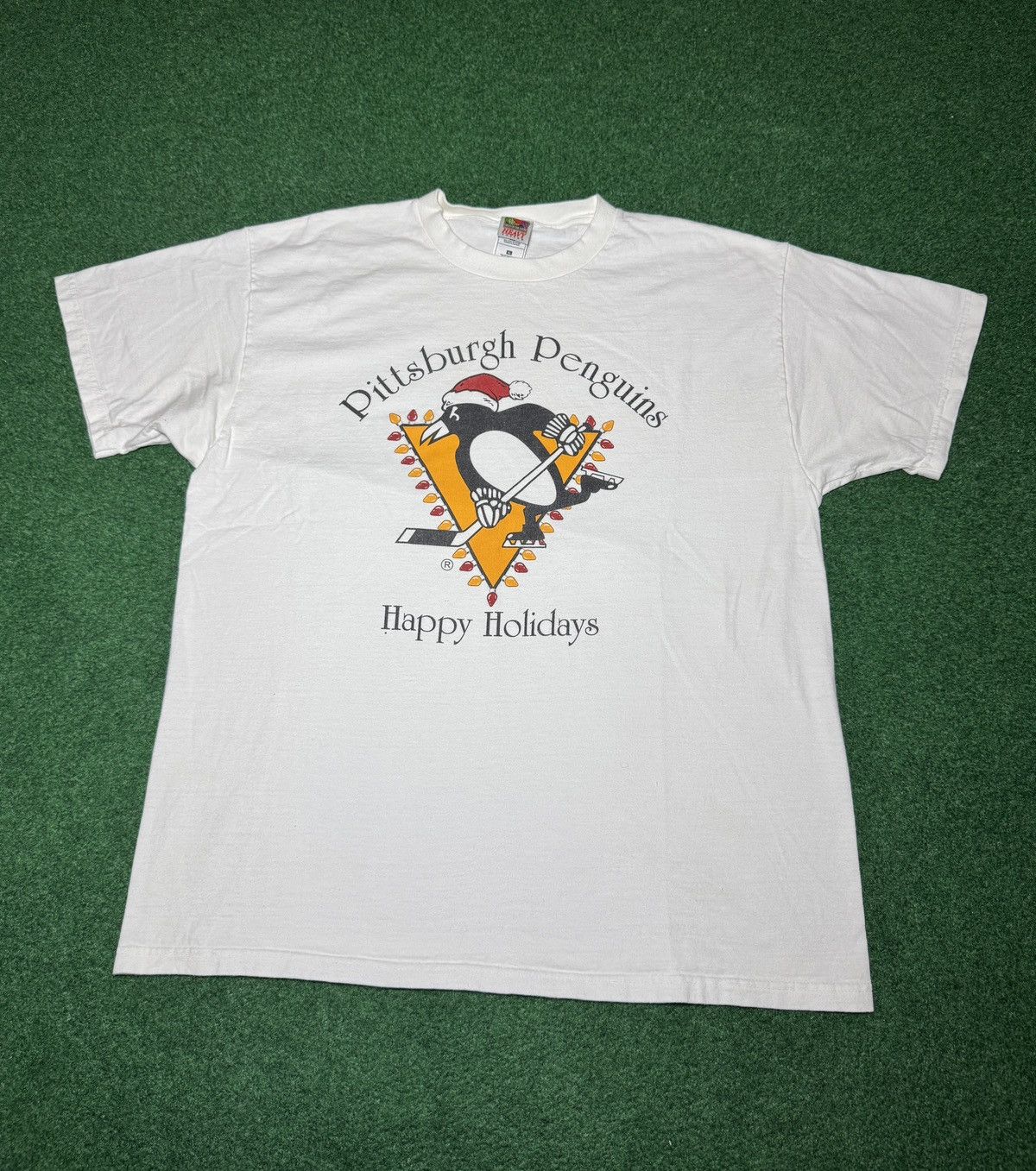 Fruit Of The Loom 90s Pittsburgh Penguins Happy Holidays Santa Hat XL T Shirt Size US XL / EU 56 / 4 - 1 Thumbnail