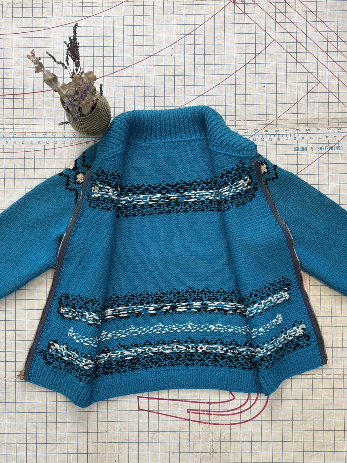 Vintage Vintage 60’s Patterned Cowichan Sweater Talon Zip Fits Med Size US M / EU 48-50 / 2 - 7 Thumbnail