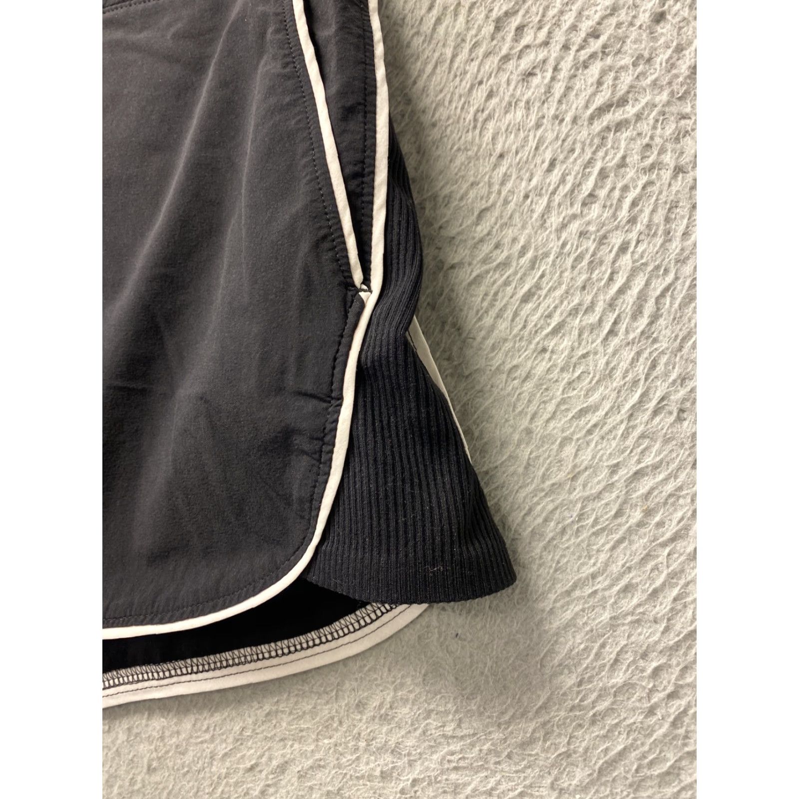 Athleta Athleta Brooklyn Workout Shorts Women Size 6 Black White /107-44 Size 28" / US 6 / IT 42 - 2 Thumbnail