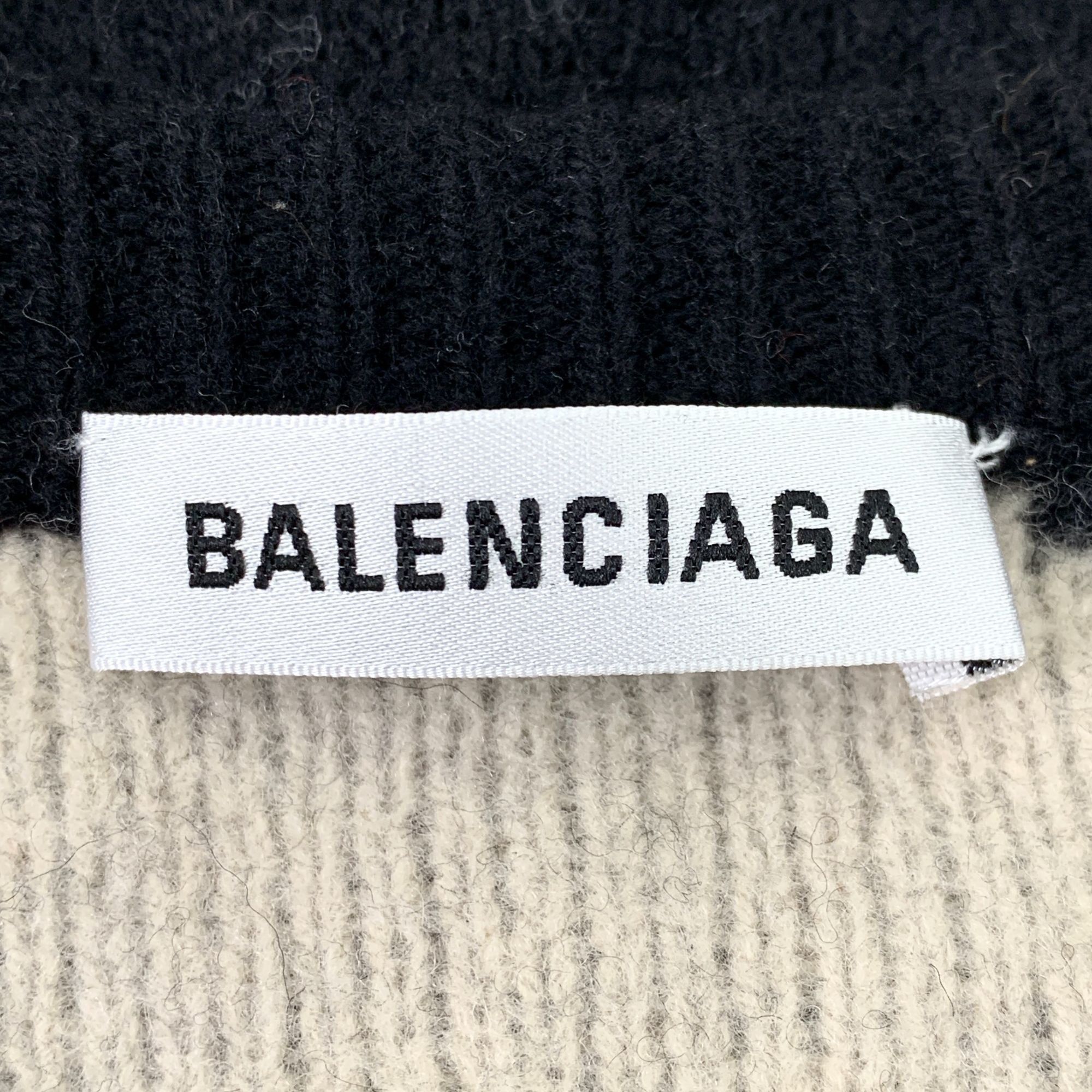 Balenciaga Balenciaga Black Logo Inlaid Full Print V-Neck Long Sleeve K Size S / US 4 / IT 40 - 2 Thumbnail
