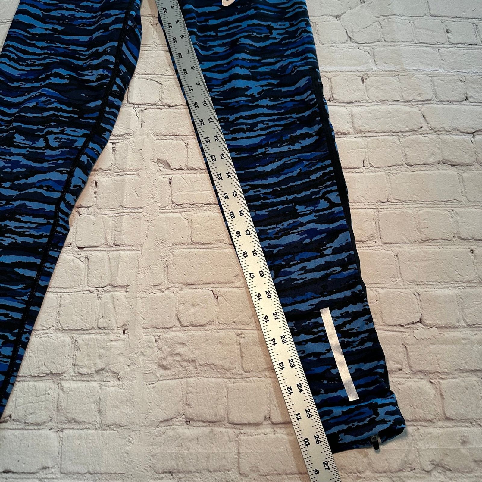 Nike Nike dri-fit me too tights wilder camo leggings Size US 32 / EU 48 - 2 Thumbnail
