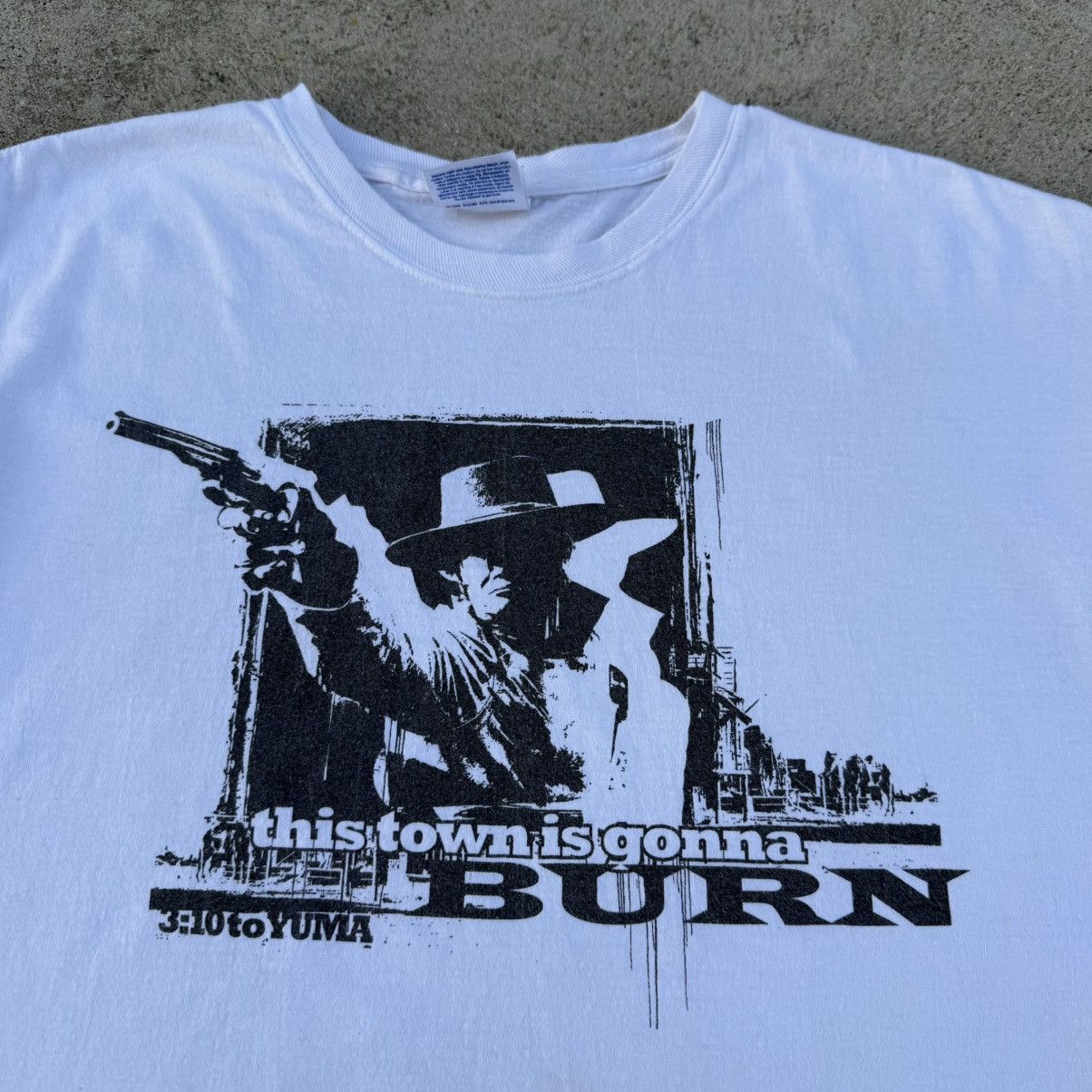 Vintage Vintage Original 3:10 TO YUMA 2007 Promo T-Shirt Size XL Size US XL / EU 56 / 4 - 3 Thumbnail