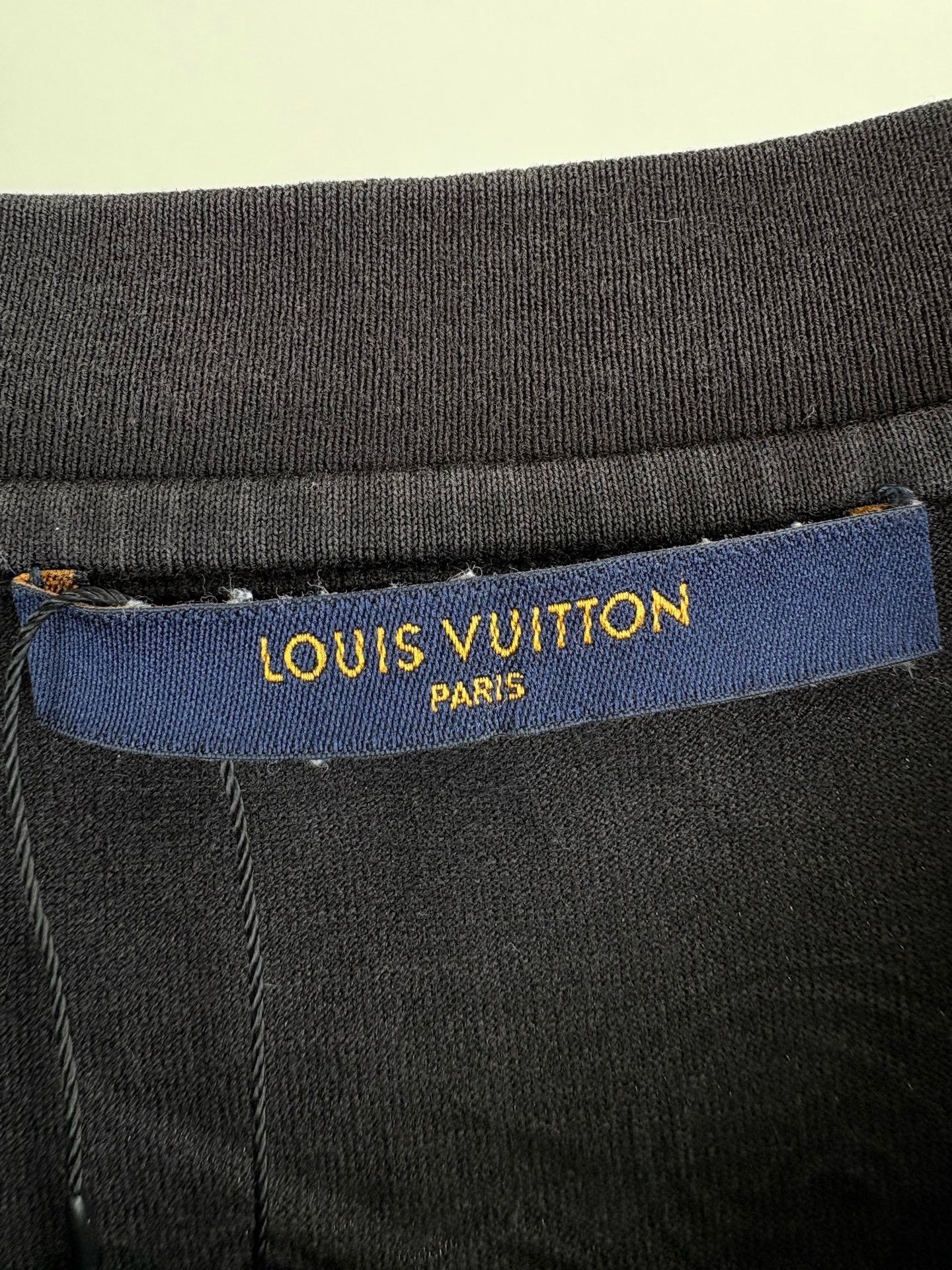 Louis Vuitton Louis Vuitton Short Sleeve T-Shirt Size US S / EU 44-46 / 1 - 4 Thumbnail