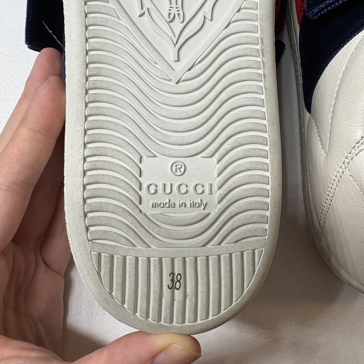 Gucci AUTHENTIC Gucci Sneakers with Velvet Bows Size US 8 / IT 38 - 10 Thumbnail