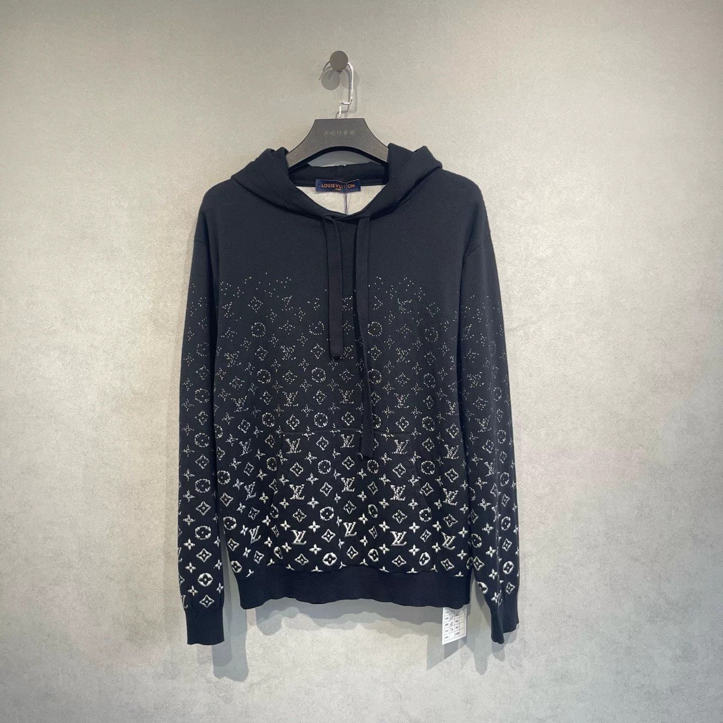 Louis Vuitton LV Gradient Logo Print Hoodie XL Size US XL / EU 56 / 4 - 1 Thumbnail