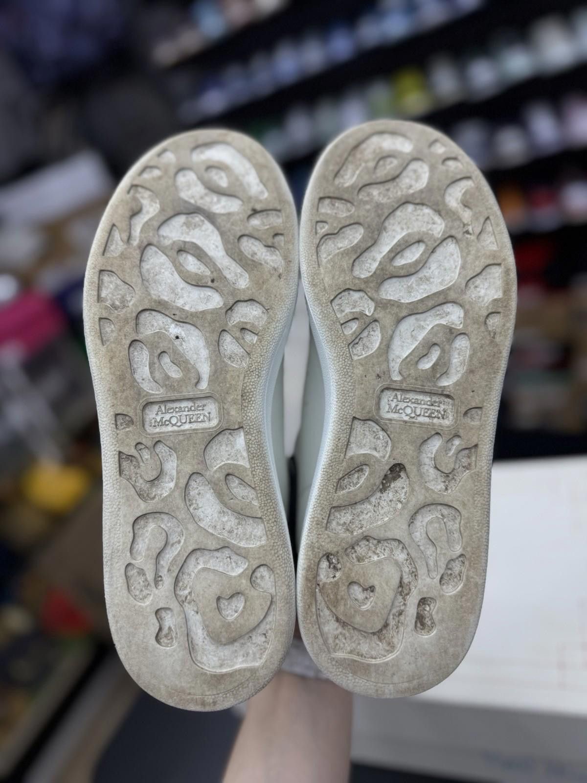 Alexander McQueen Alexander McQueen Women's Oversized Sneakers 38.5EU/8.5US Size US 8.5 / IT 38.5 - 12 Thumbnail