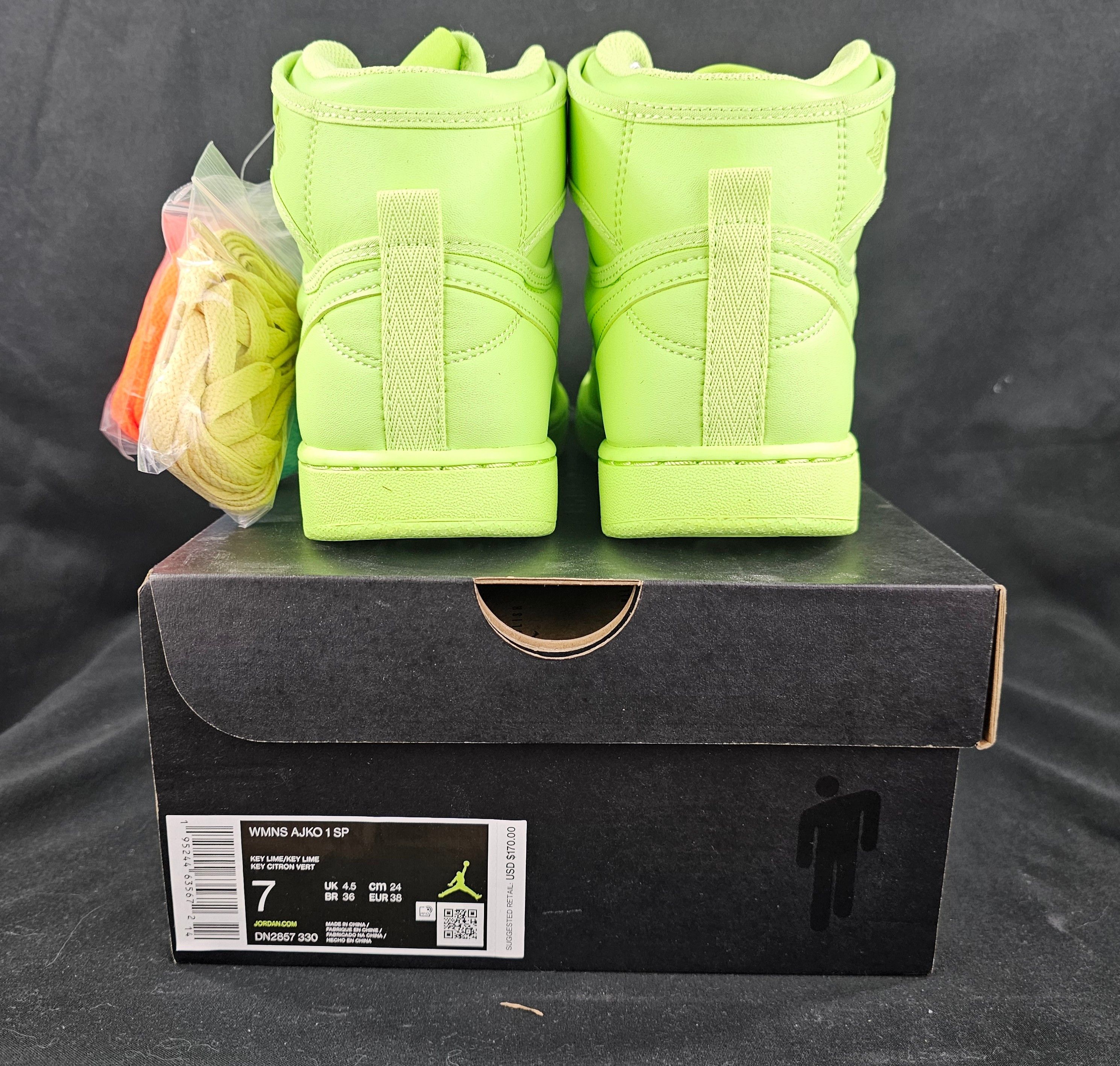 Billie Eilish × Jordan Brand × Nike Jordan 1 Retro AJKO Billie Eilish Ghost Green Women's Size 7 Size US 7 / IT 37 - 9 Thumbnail