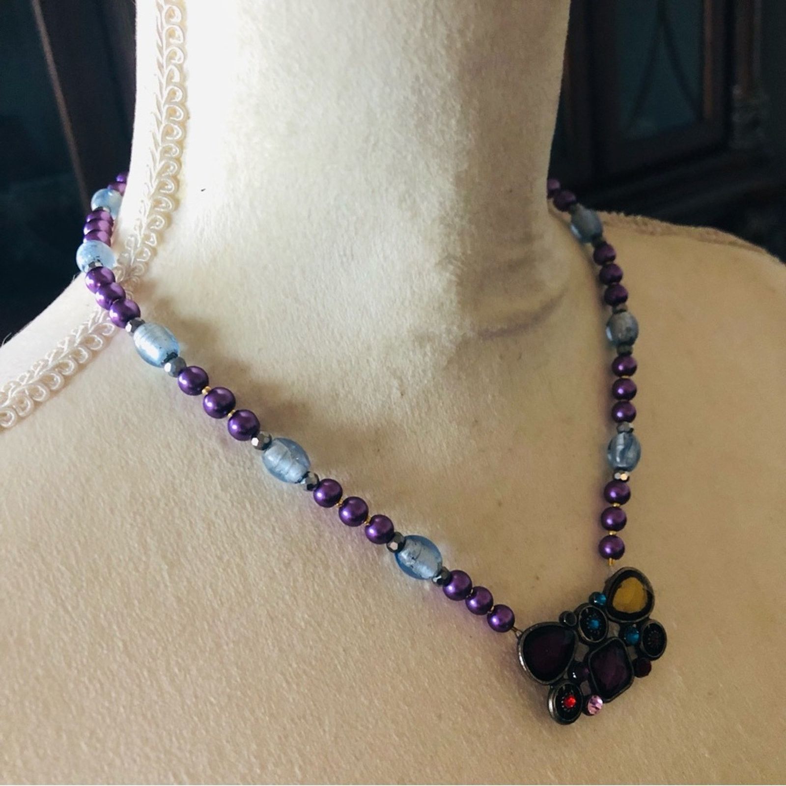 Handmade Handcrafted repurpose regal look pendant Pearl necklace Size ONE SIZE - 3 Thumbnail
