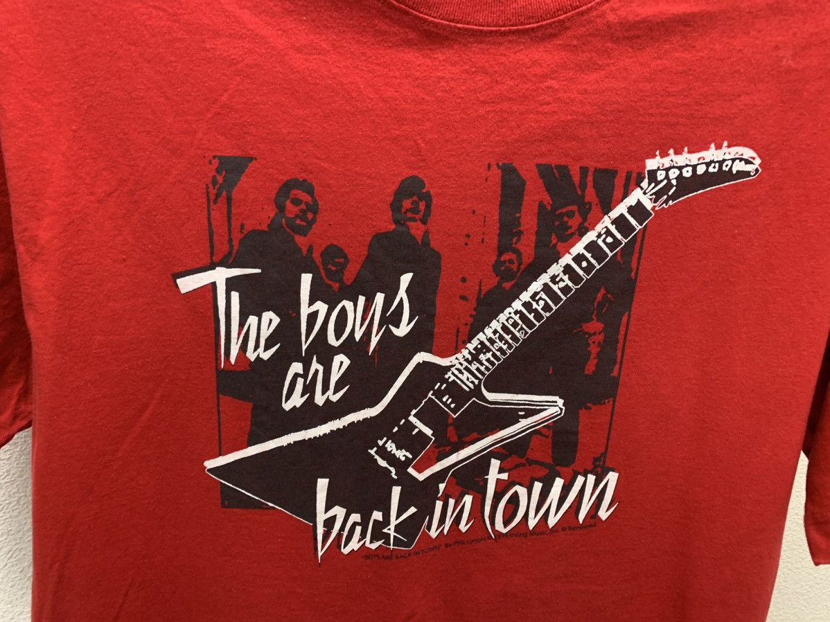 Band Tees The boys are back in town vintage red t-shirt L sz Size US L / EU 52-54 / 3 - 2 Thumbnail