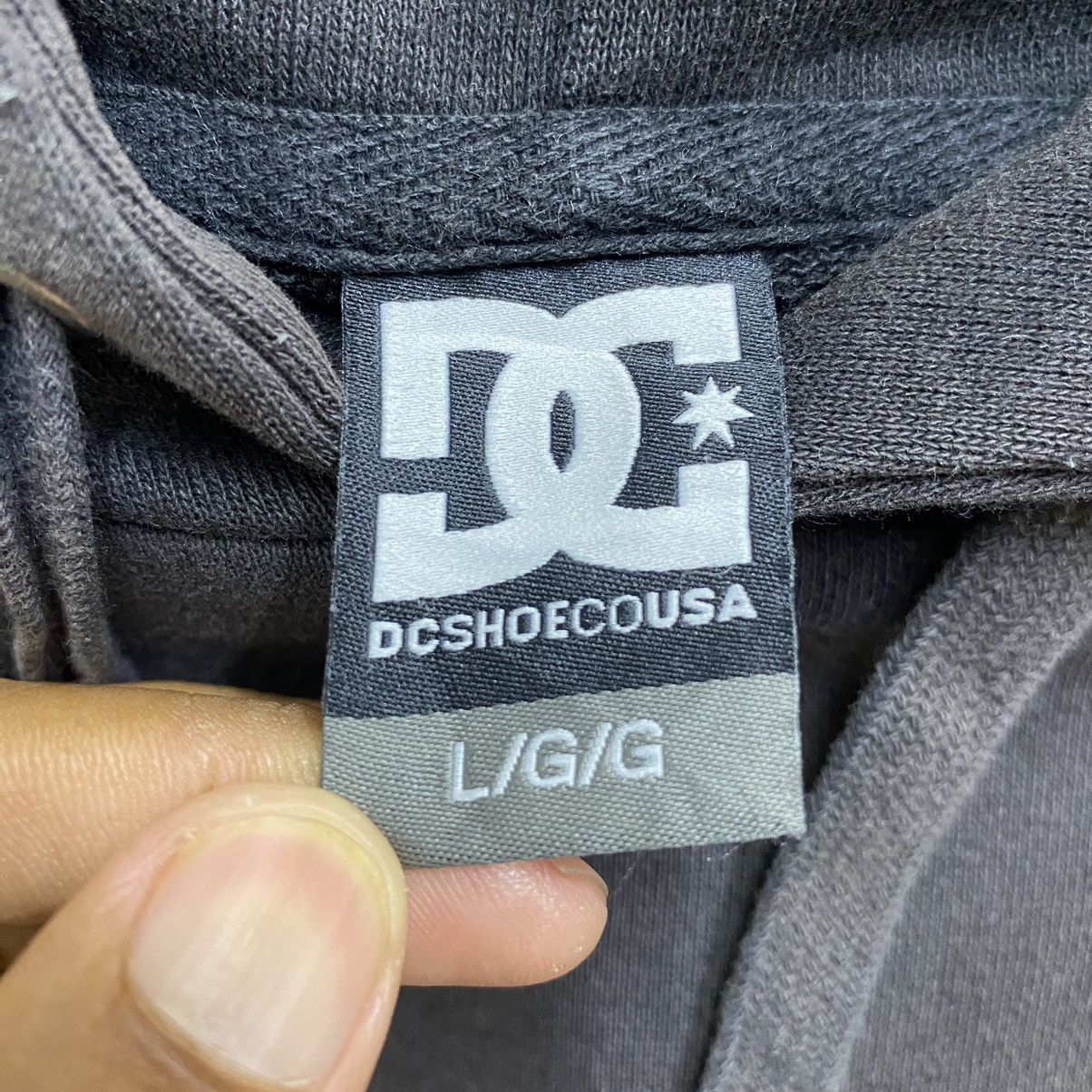 DC Vintage DC Shoes Co USA Hoodie Big Logo Embroidered Black Size US L / EU 52-54 / 3 - 13 Thumbnail