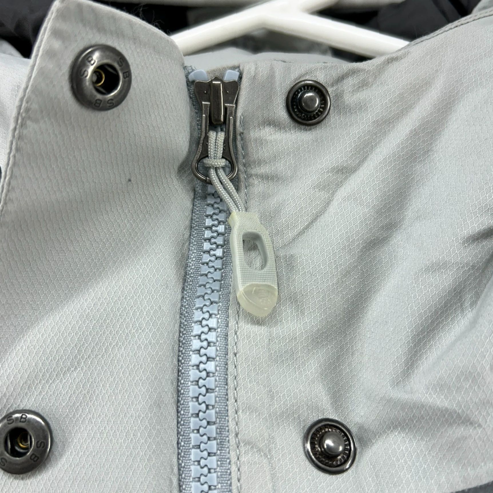 Mountain Hardwear Mountain Hardwear Jacket Womens L White Grey Rain Coat Hooded Nylon Full Zip Size L / US 10 / IT 46 - 4 Thumbnail