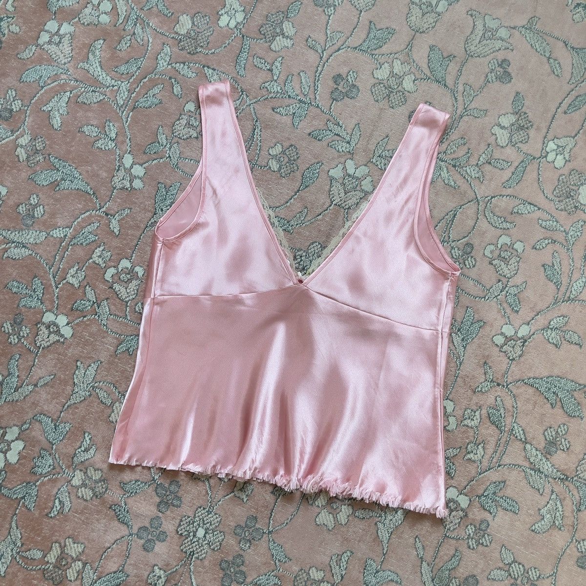 Victoria's Secret Romantic Pink Satin Top (Medium) Size M / US 6-8 / IT 42-44 - 14 Thumbnail