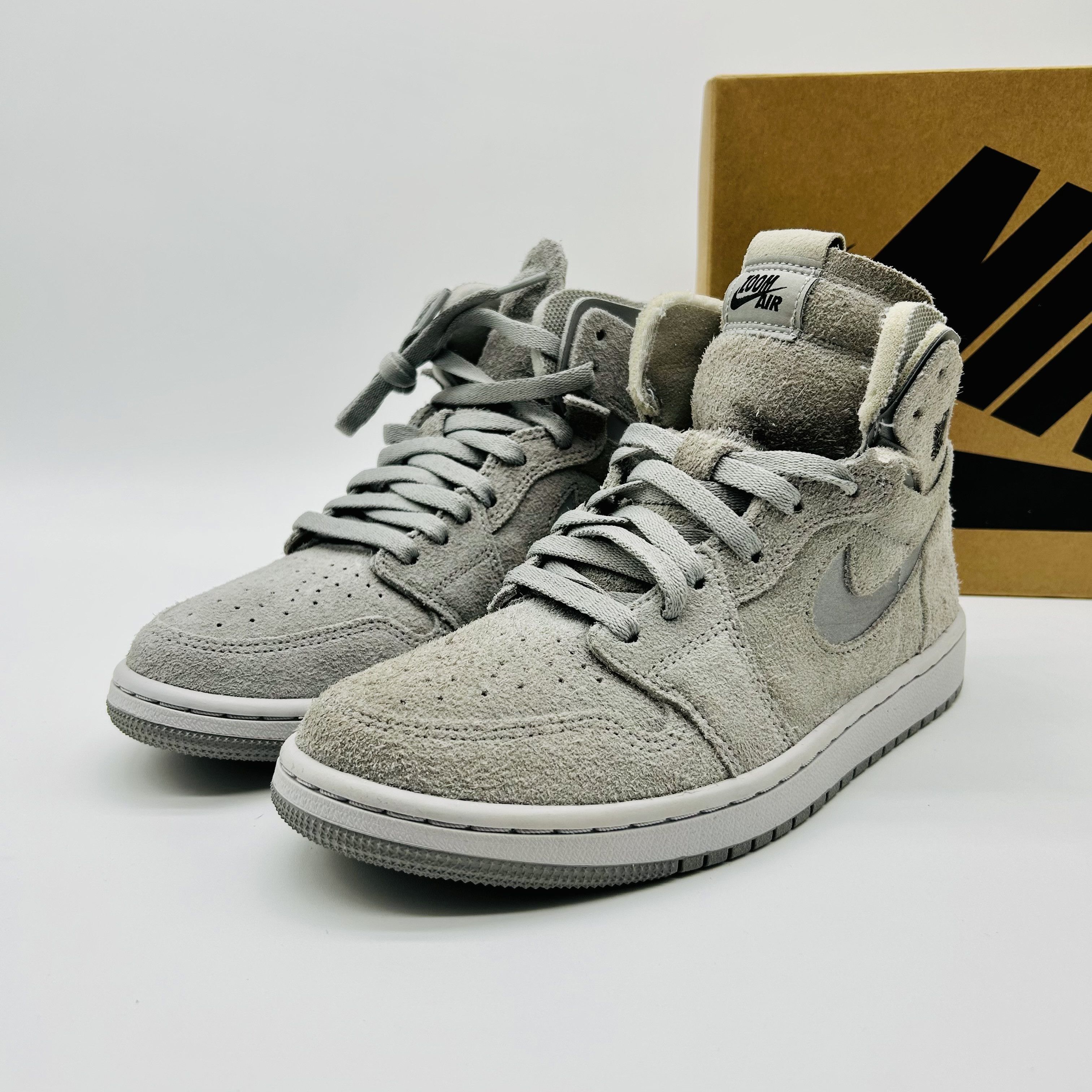 Jordan Brand Jordan 1 Zoom CMFT Metallic Silver (W) Size US 7.5 / IT 37.5 - 5 Thumbnail