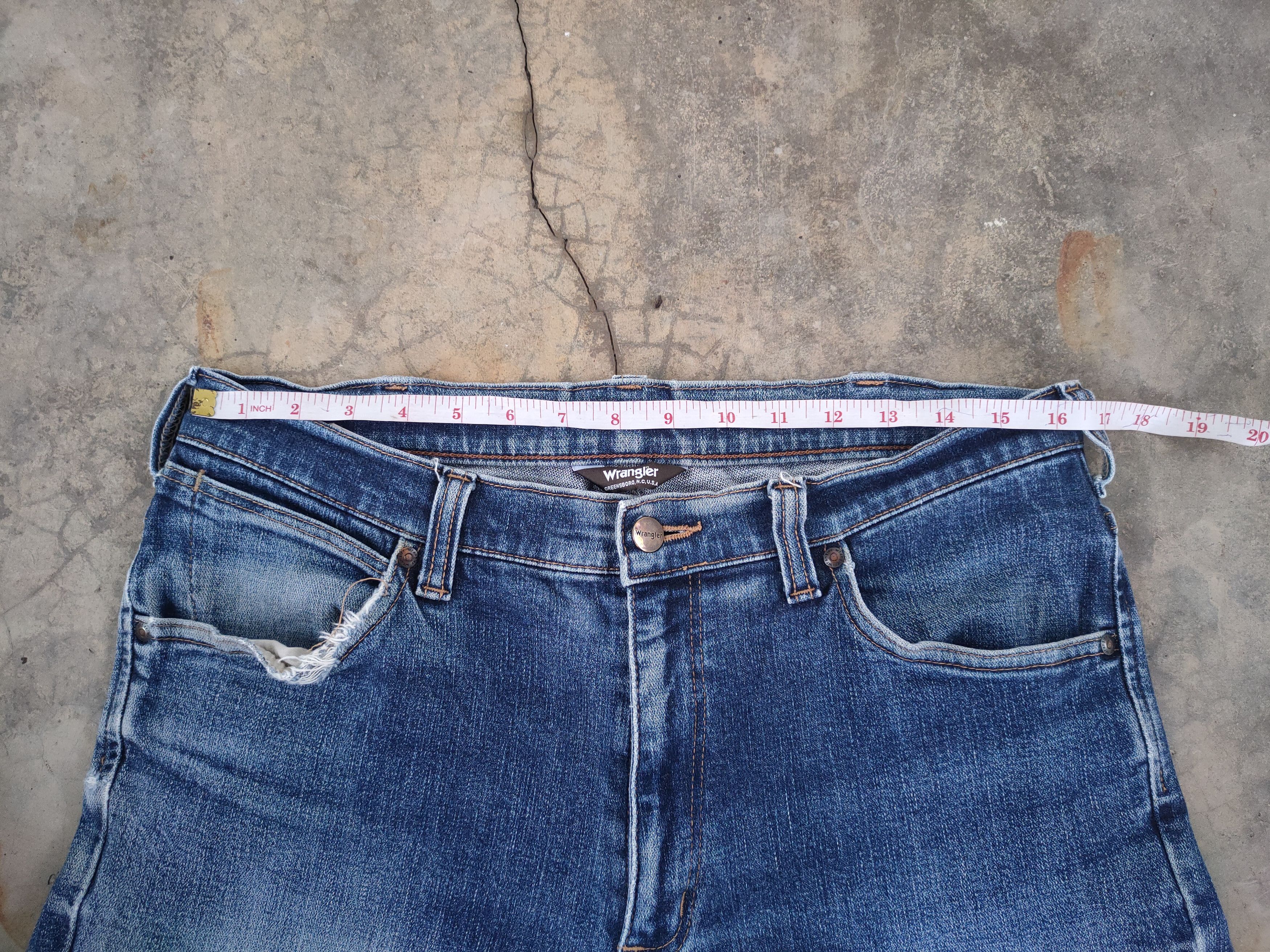 Wrangler W33 VINTAGE WRANGLER FADED DISTRESSED JEANS DENIM PANTS Size US 33 - 6 Thumbnail