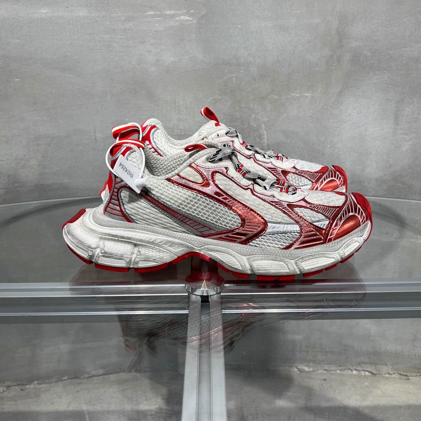 Balenciaga Balenciaga 3XL Distressed White & Red Dad Shoes EU41 Size US 8 / EU 41 - 4 Thumbnail