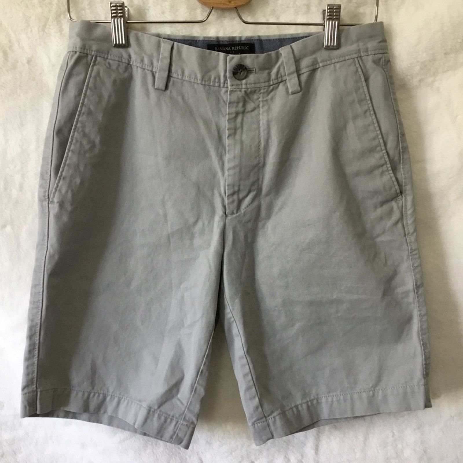 Banana Republic Banana Republic Men's Light Gray Aiden Chino Shorts Size US 28 / EU 44 - 1 Thumbnail